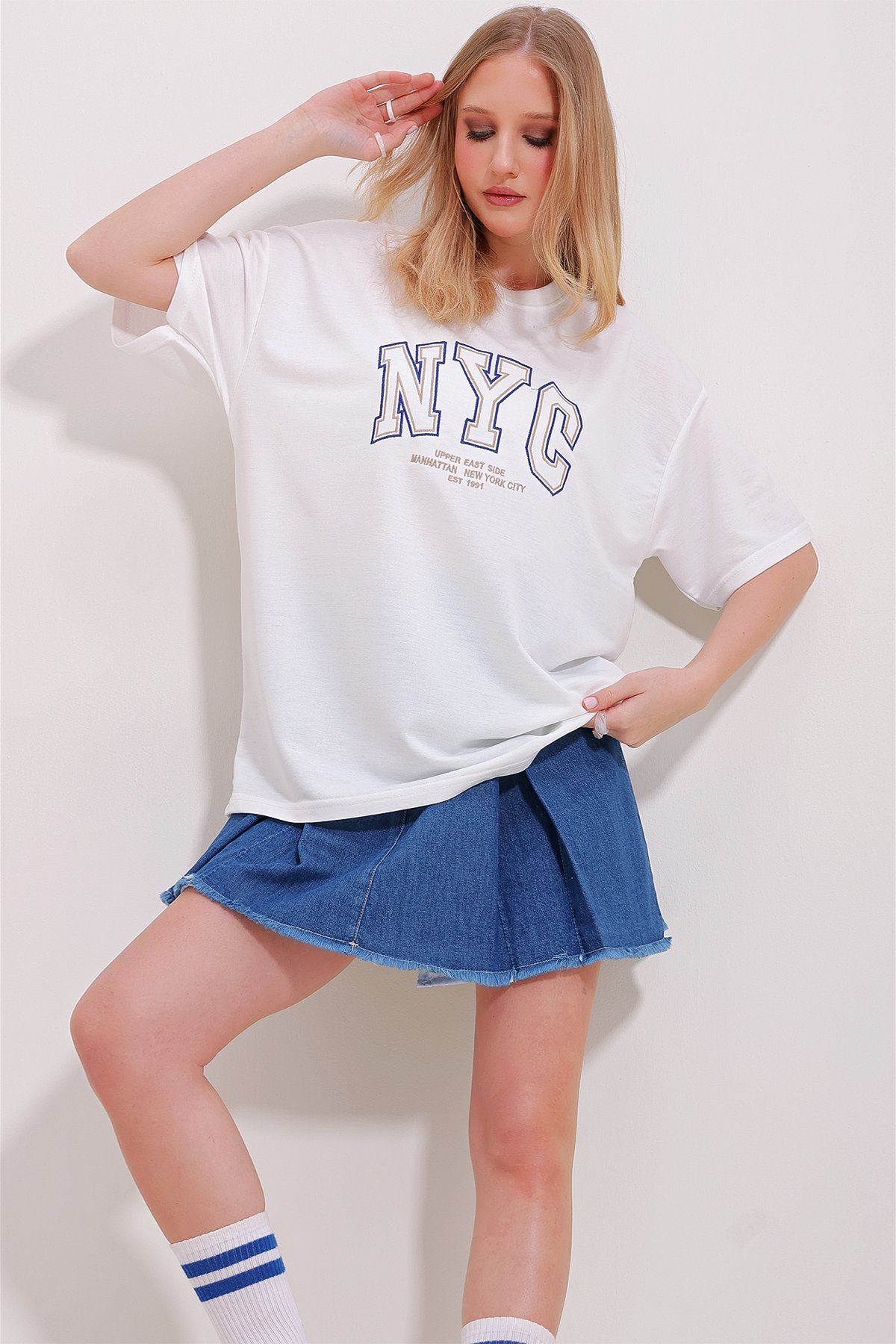 Bisiklet Yaka İki İplik Nakışlı Oversize Unisex T-Shirt - Beyaz