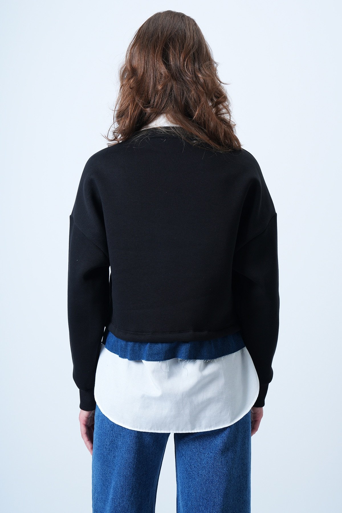 Bisiklet Yaka Jean Garneli ve Nakışlı Şardonlu Tasarım Sweatshirt - SİYAH