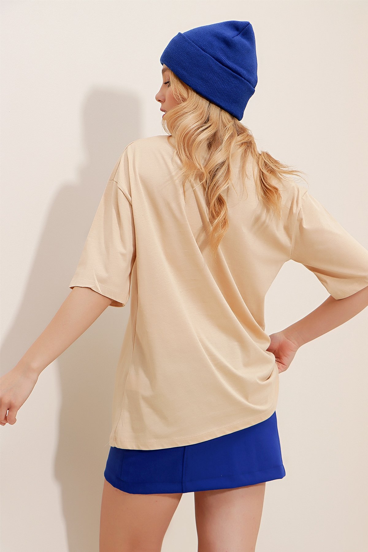 Bisiklet Yaka Kabartma Baskılı Oversize T-Shirt - Bej