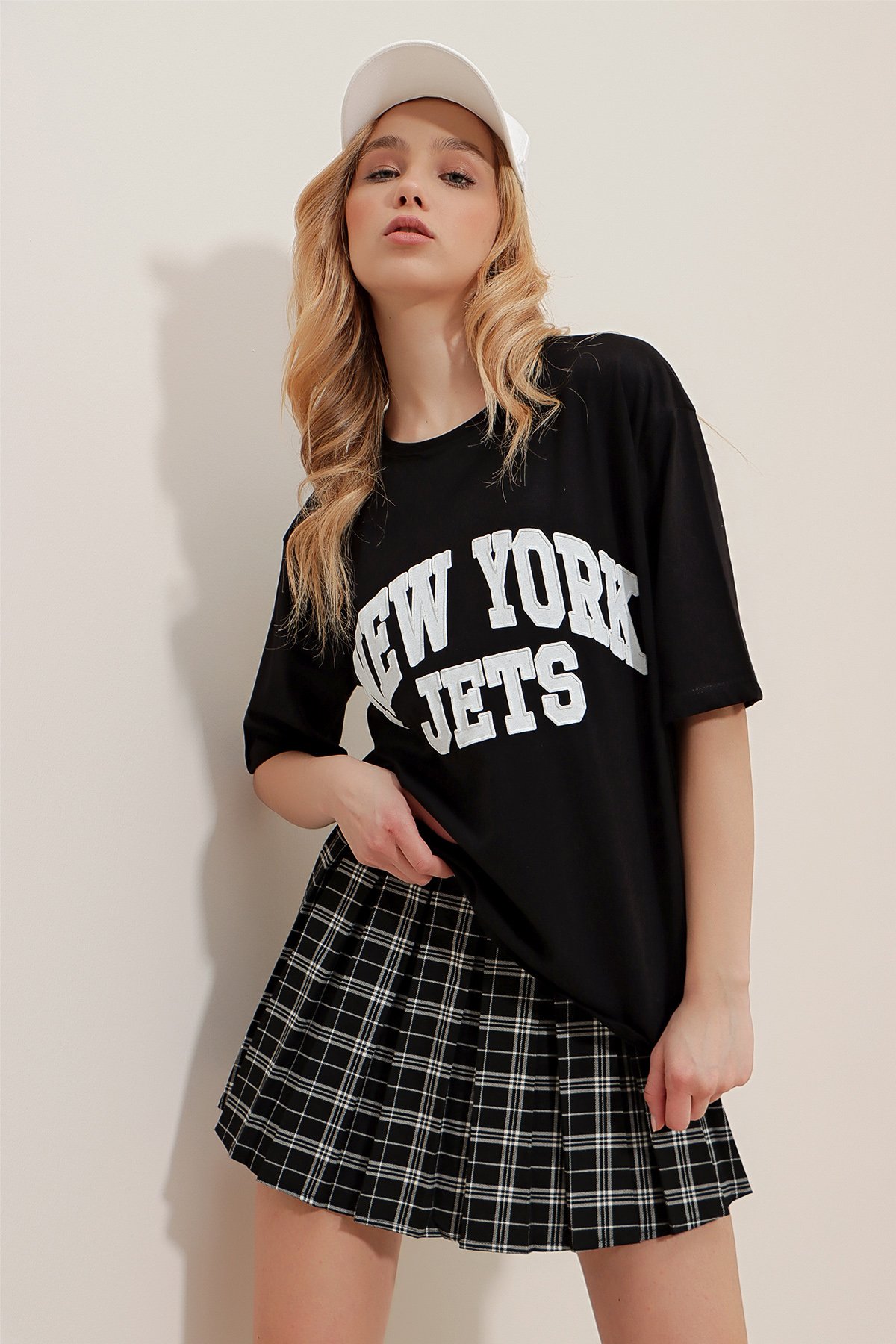 Bisiklet Yaka Kabartma Baskılı Oversize T-Shirt - Siyah