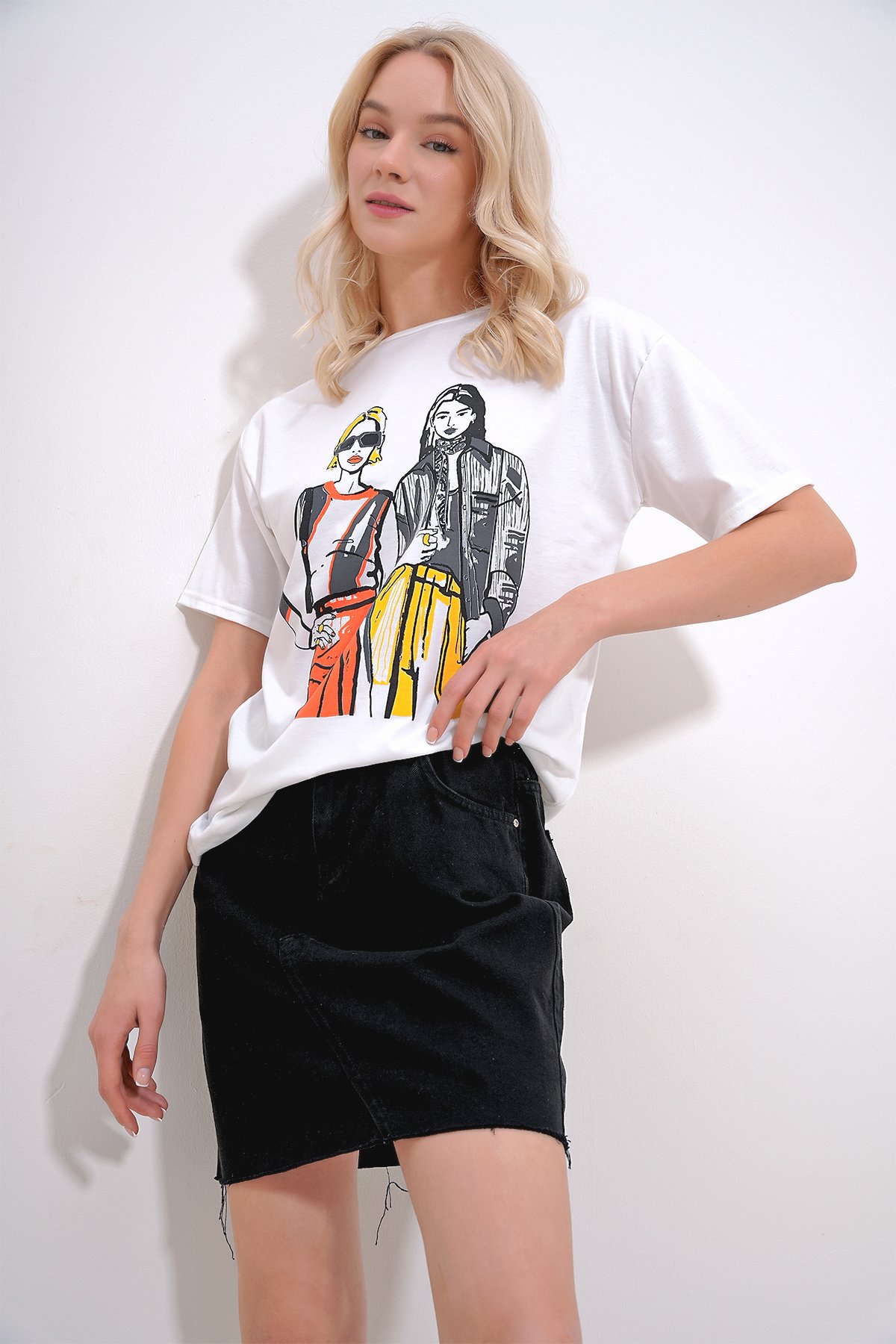 Bisiklet Yaka Kadın Baskılı T-Shirt - Beyaz