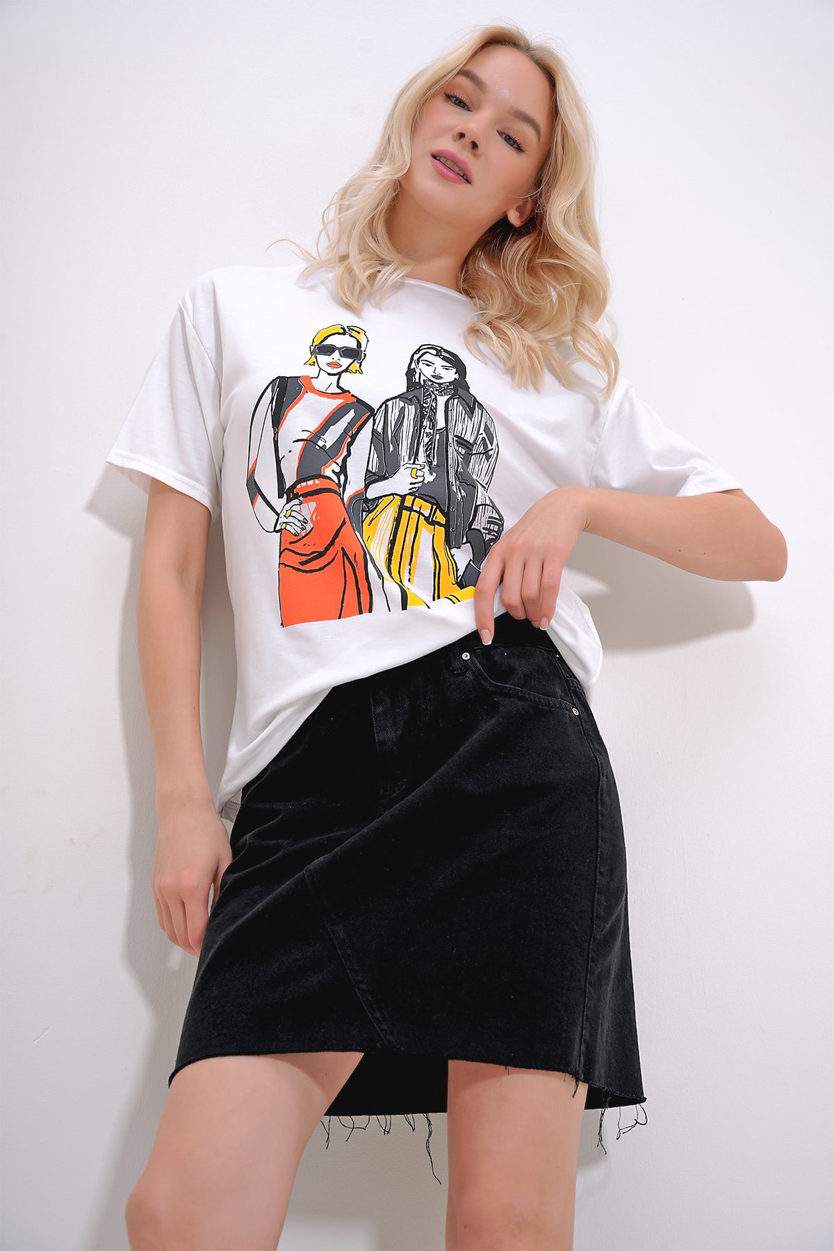 Bisiklet Yaka Kadın Baskılı T-Shirt - Beyaz