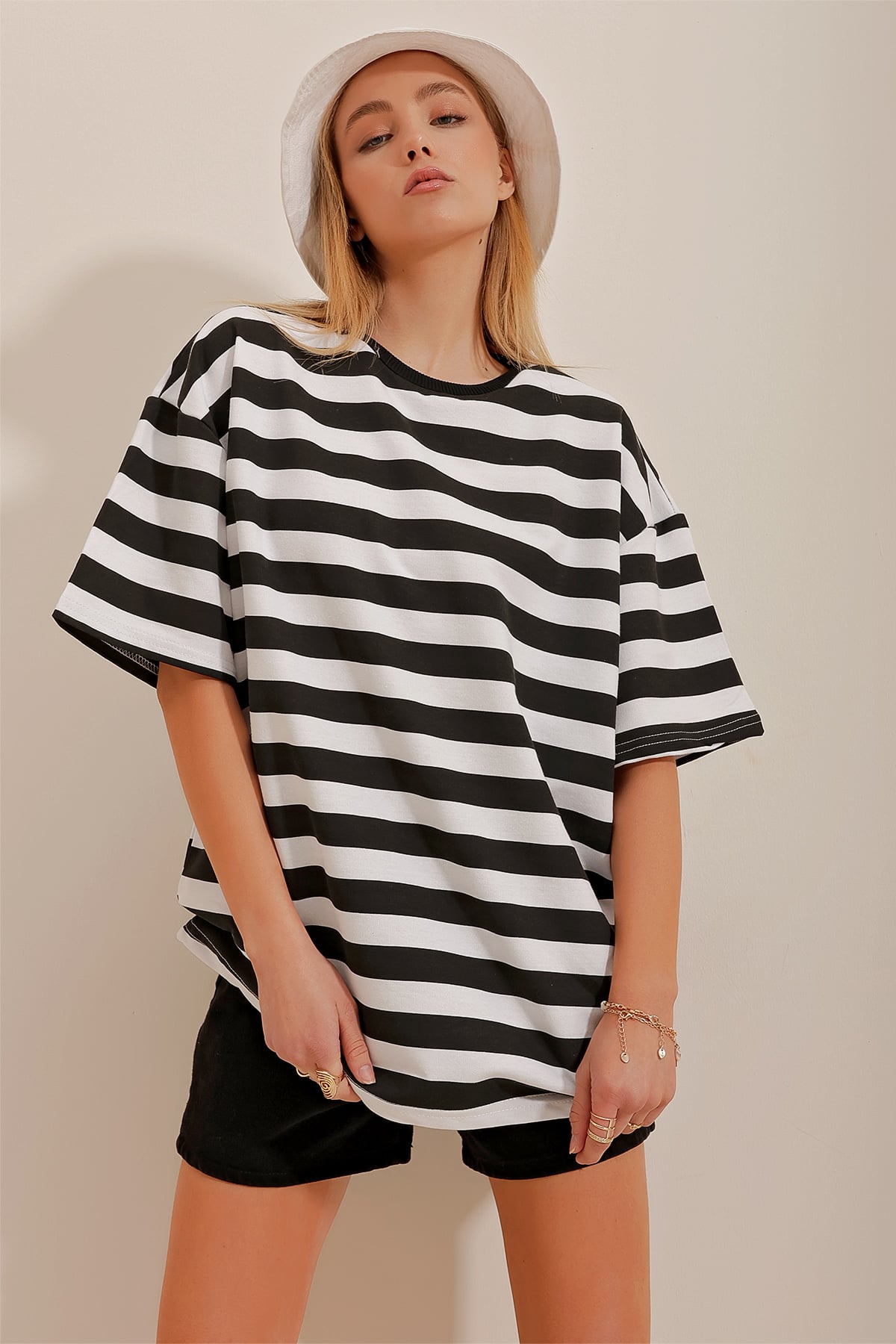 Bisiklet Yaka Kalın Çizgili Oversize T-Shirt - Siyah