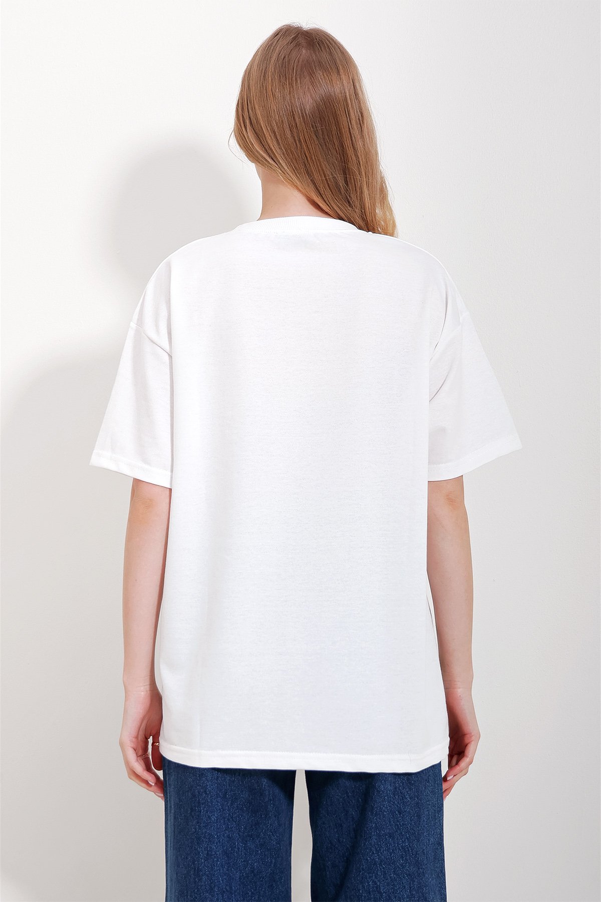 Bisiklet Yaka Kalp A Nakışlı İki İplik Oversize T-Shirt - Beyaz