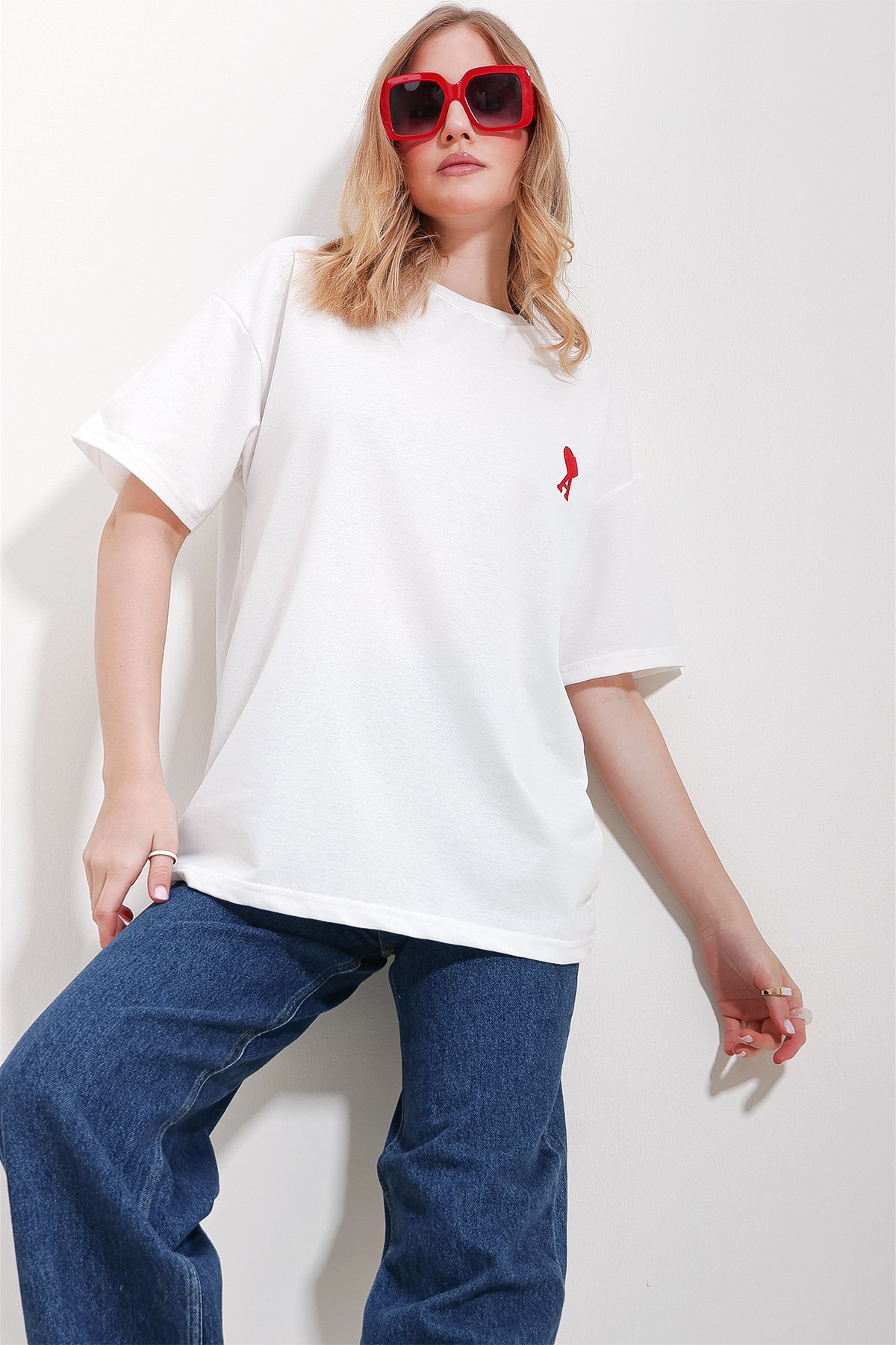 Bisiklet Yaka Kalp A Nakışlı İki İplik Oversize T-Shirt - Beyaz