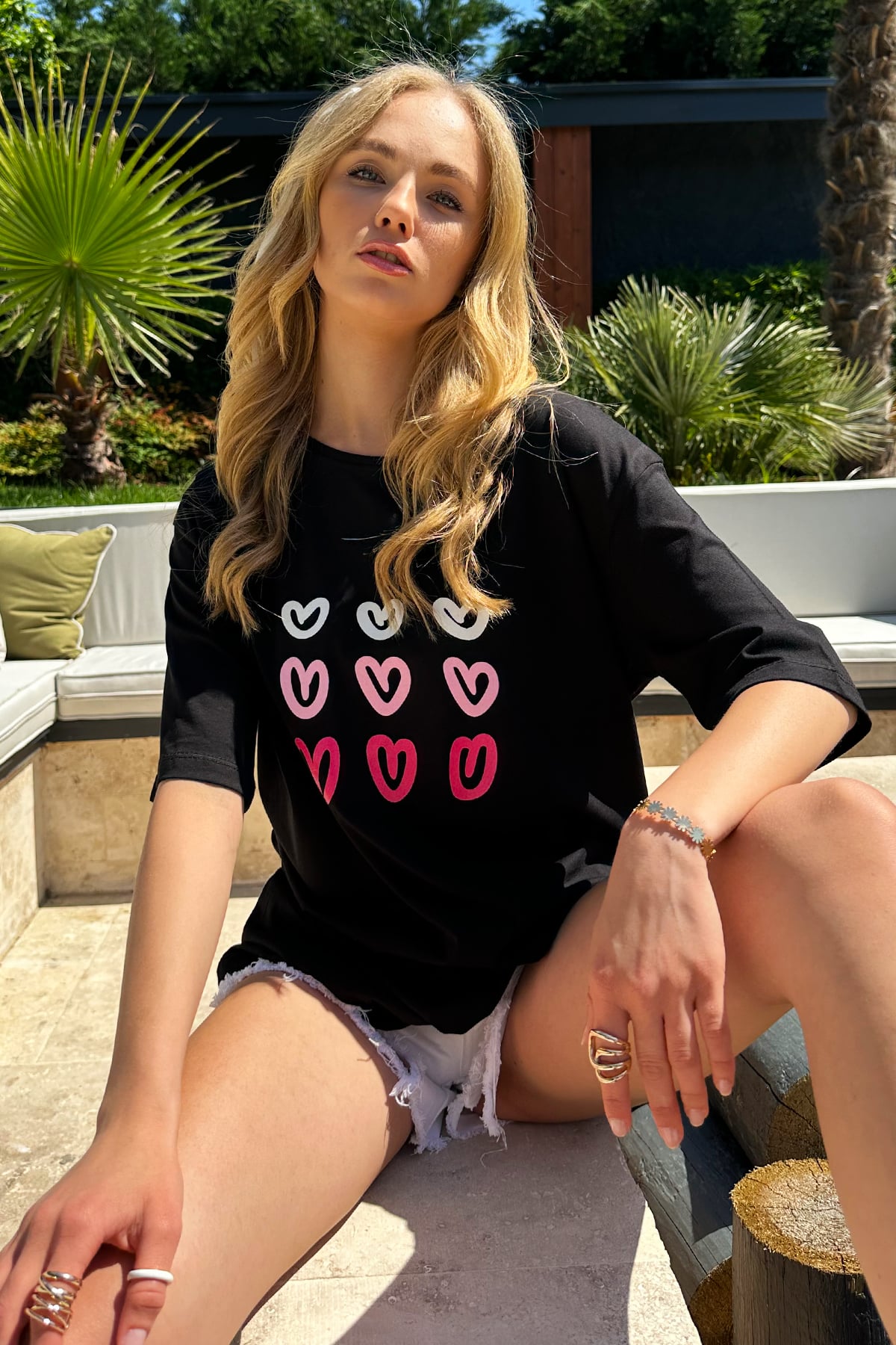 Bisiklet Yaka Kalp Baskılı T-shirt - Siyah