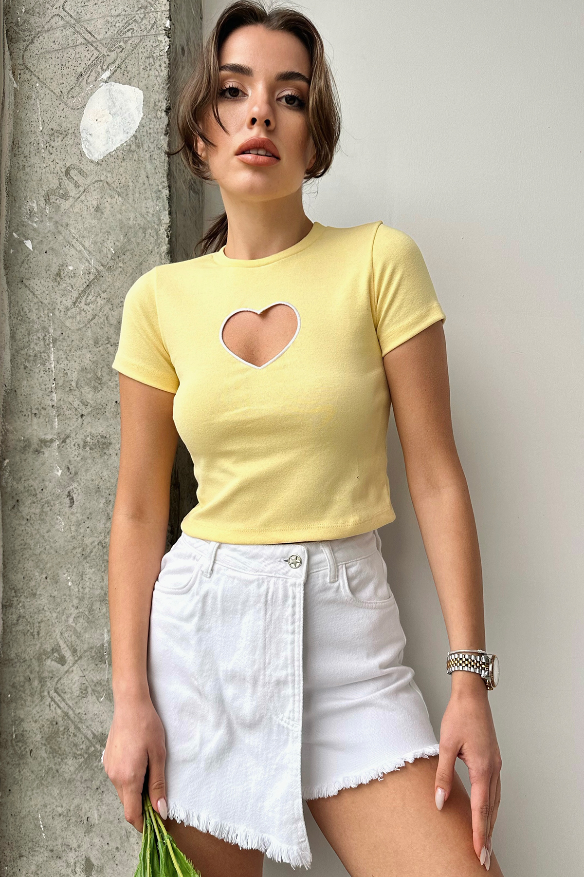 Bisiklet Yaka Kalp Nakış Yarım Kollu Örme Crop Bluz - Sarı