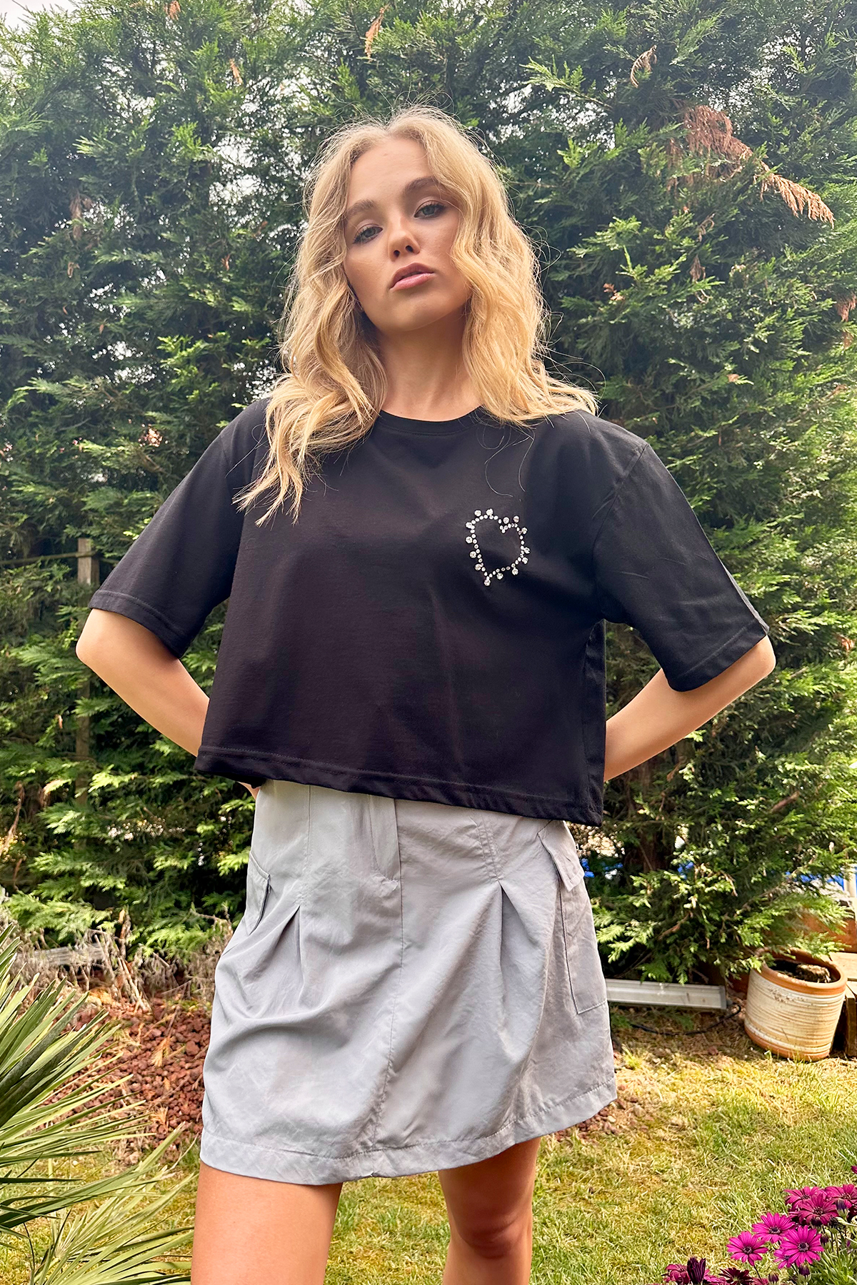 Bisiklet Yaka Kalp Taşlı Crop T-Shirt - Siyah