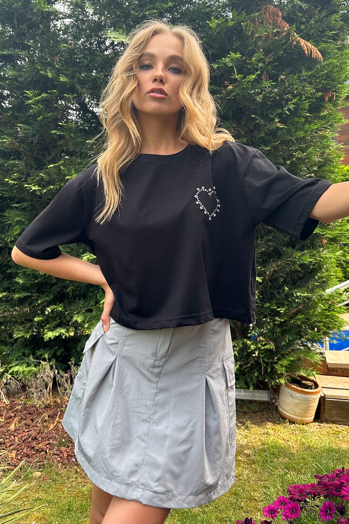 Bisiklet Yaka Kalp Taşlı Crop T-Shirt - Siyah