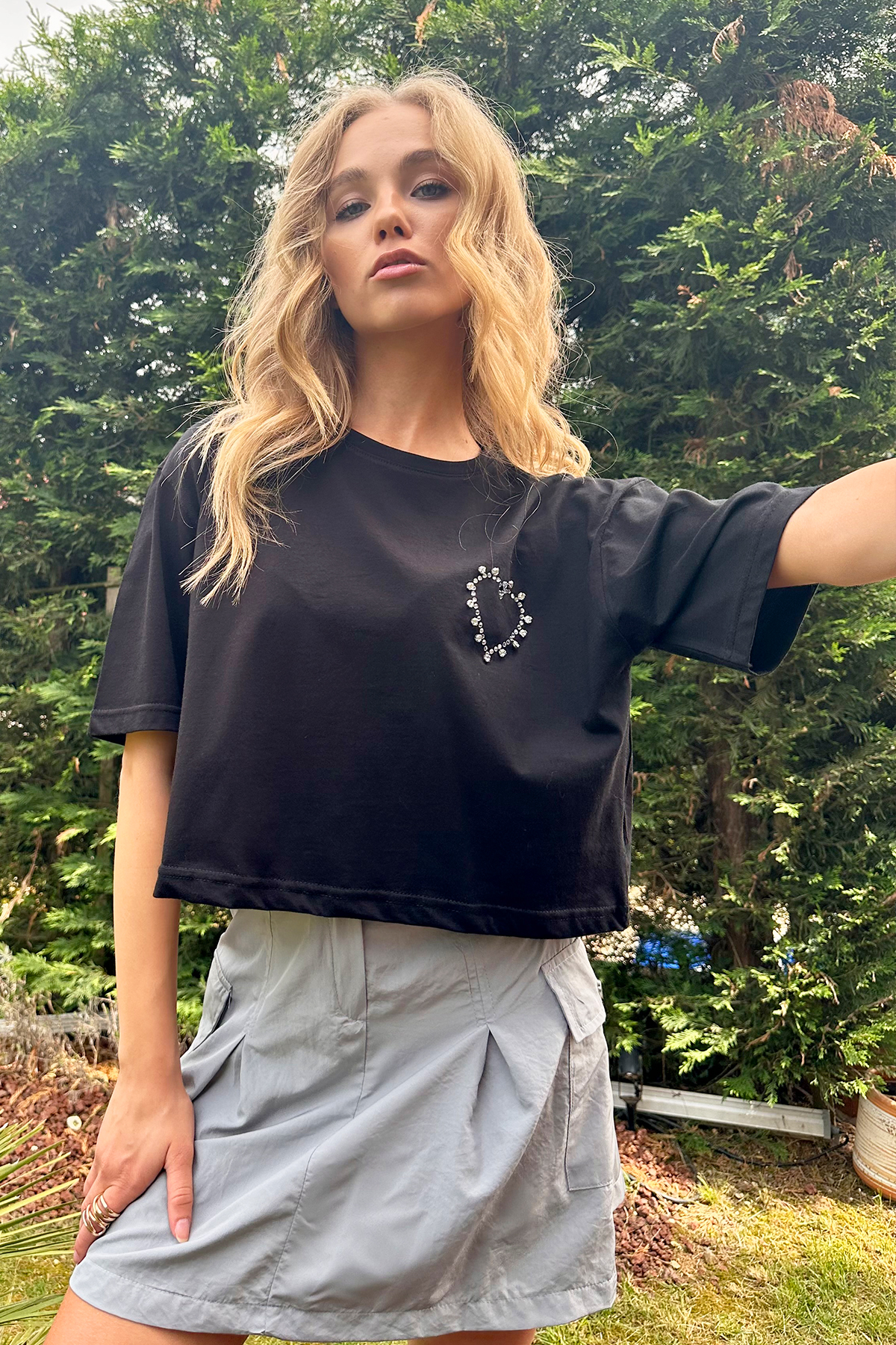 Bisiklet Yaka Kalp Taşlı Crop T-Shirt - Siyah