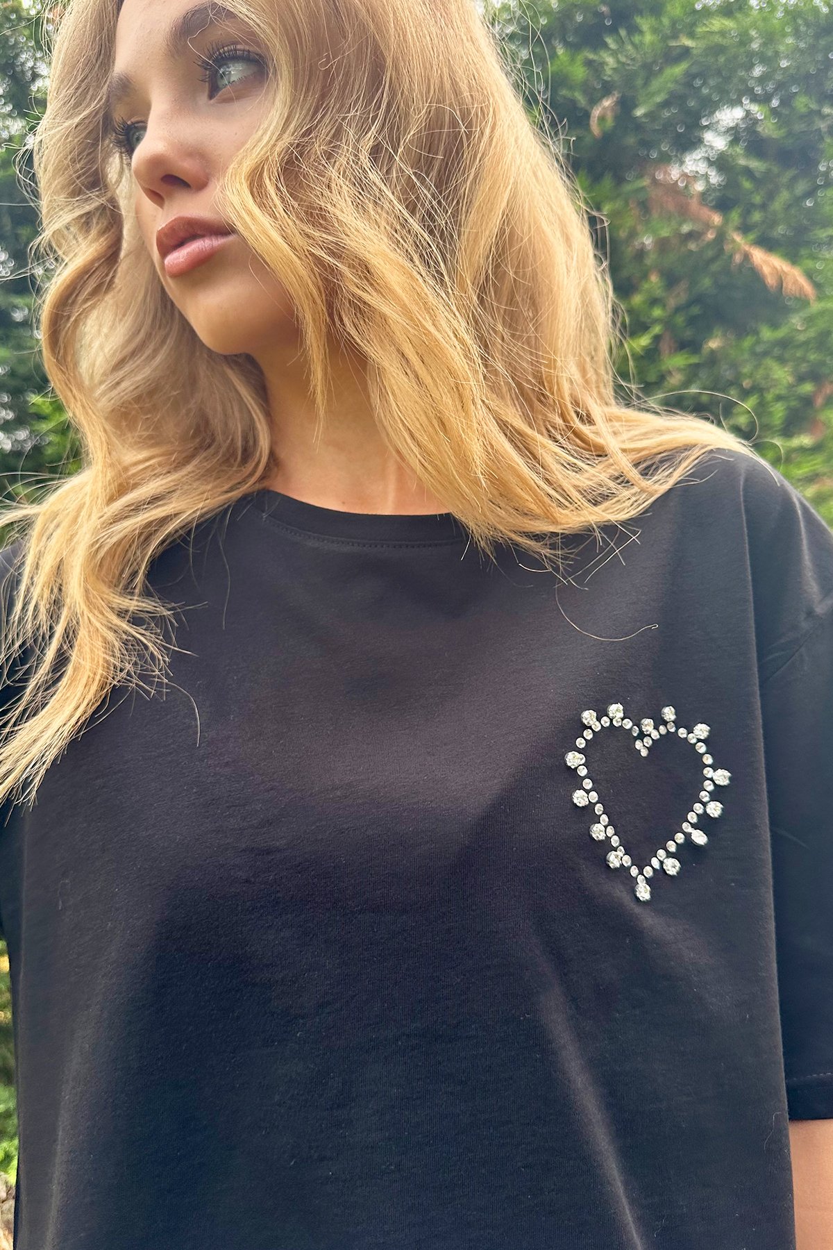 Bisiklet Yaka Kalp Taşlı Crop T-Shirt - Siyah