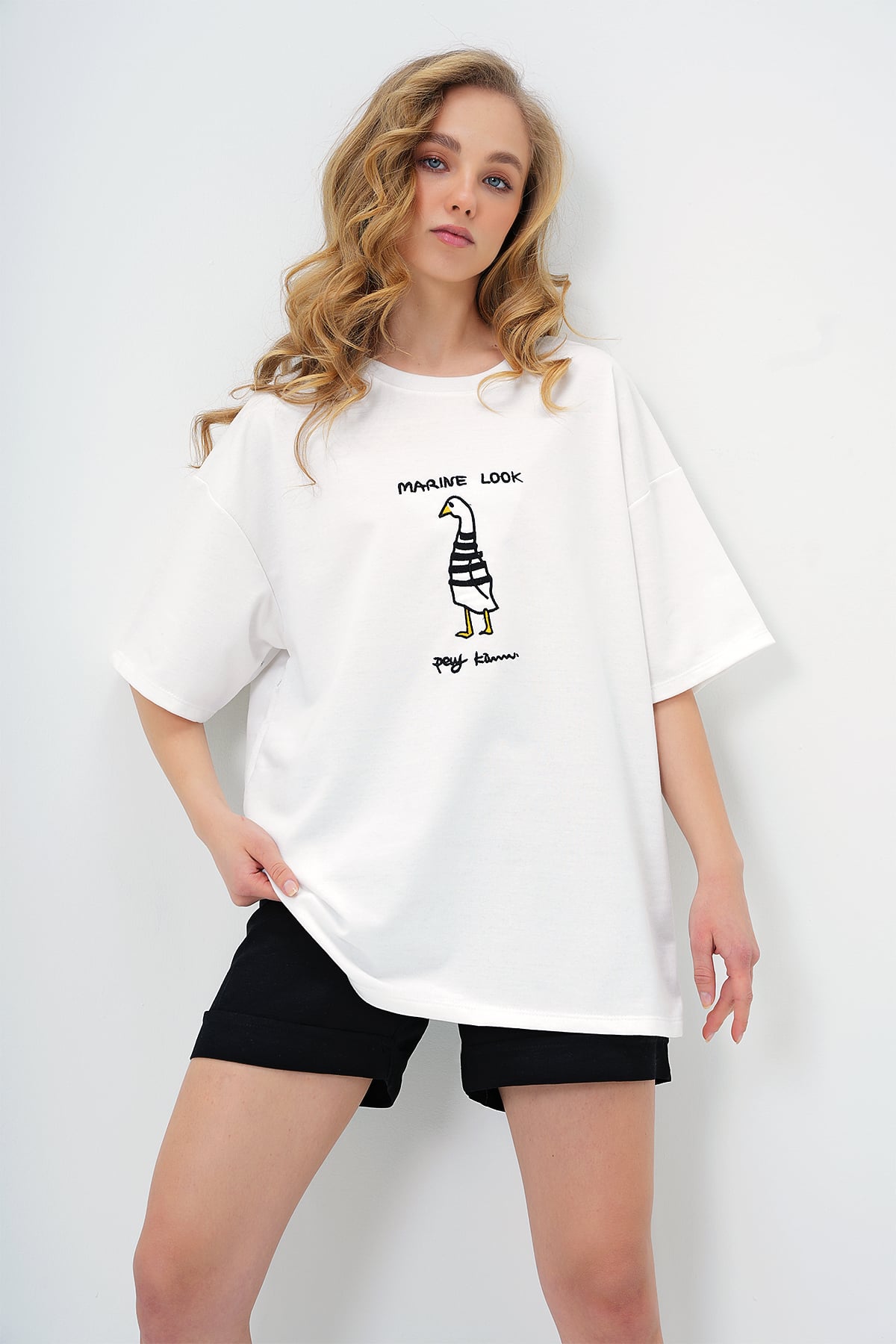 BİSİKLET YAKA KAZ BASKILI BASİC T-SHIRT - BEYAZ