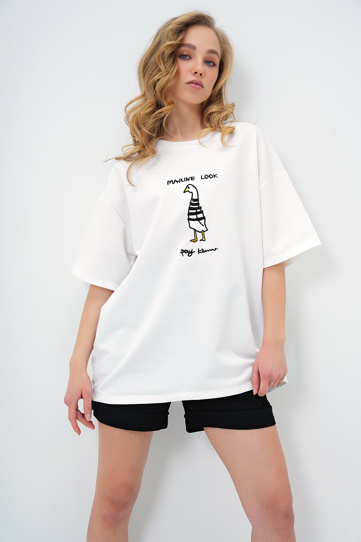BİSİKLET YAKA KAZ BASKILI BASİC T-SHIRT - BEYAZ