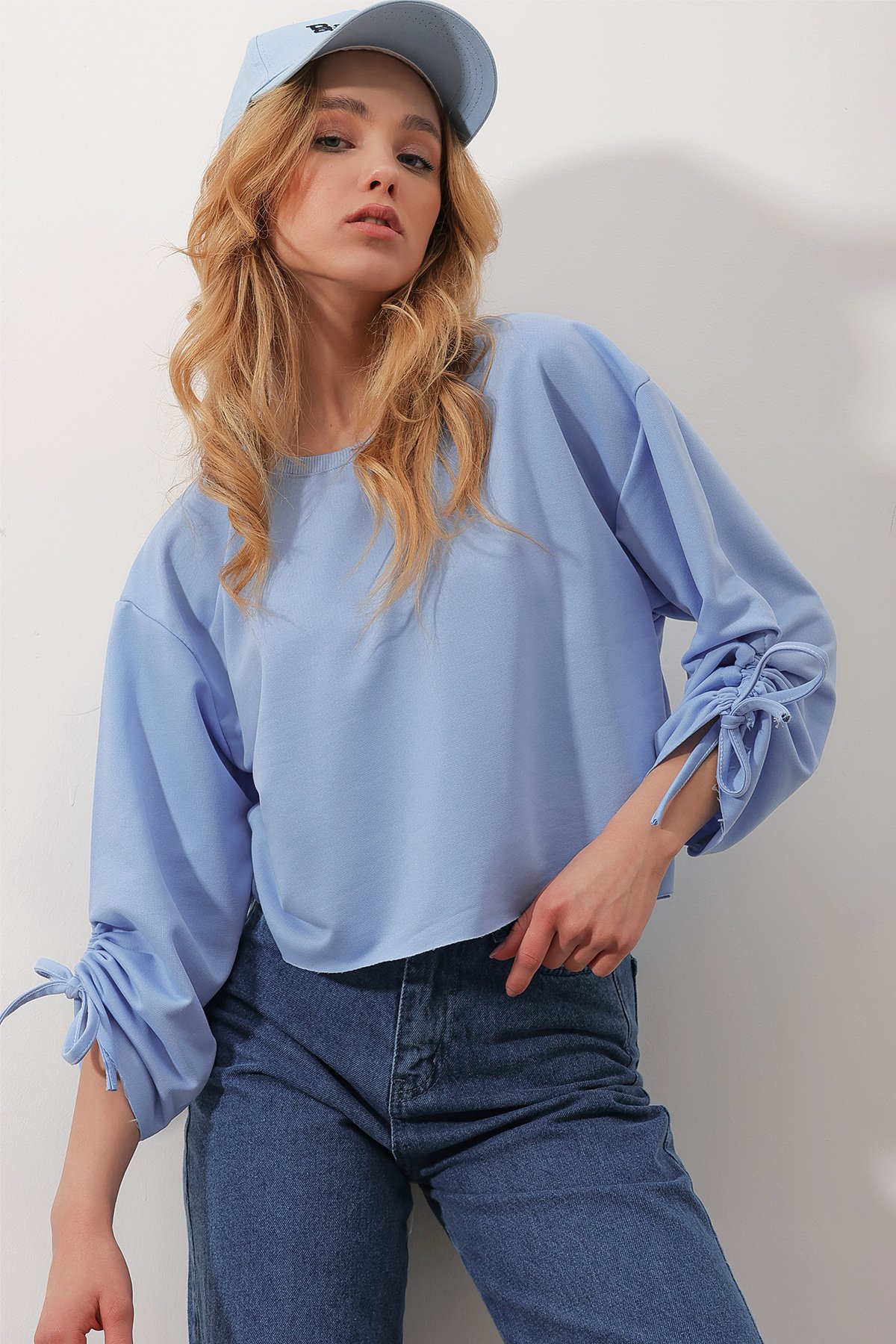 Bisiklet Yaka Kolları Ayarlanabilir Büzgülü 2 İplik Crop Sweatshirt - Bebe Mavi