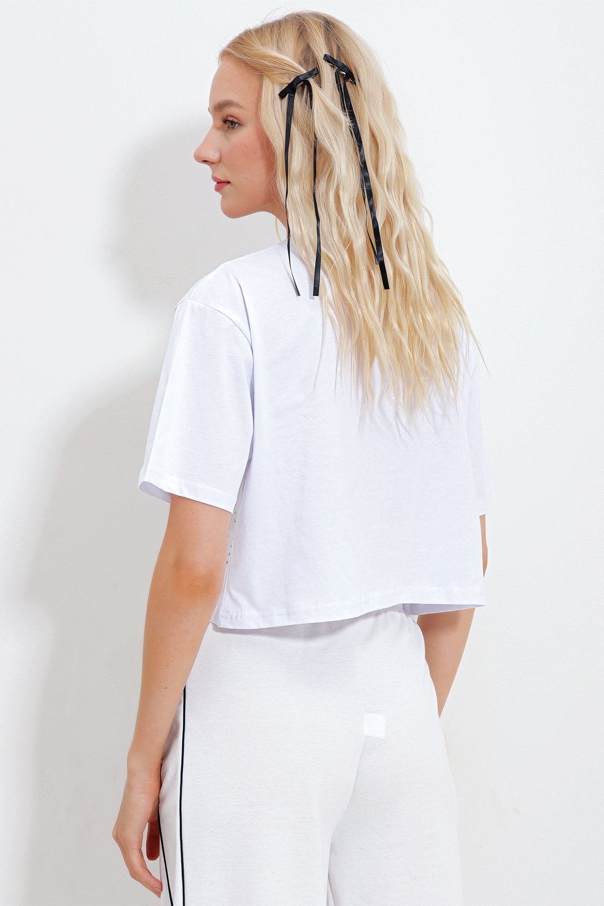 Bisiklet Yaka Love Baskılı Taşlı Crop T-Shirt - Beyaz