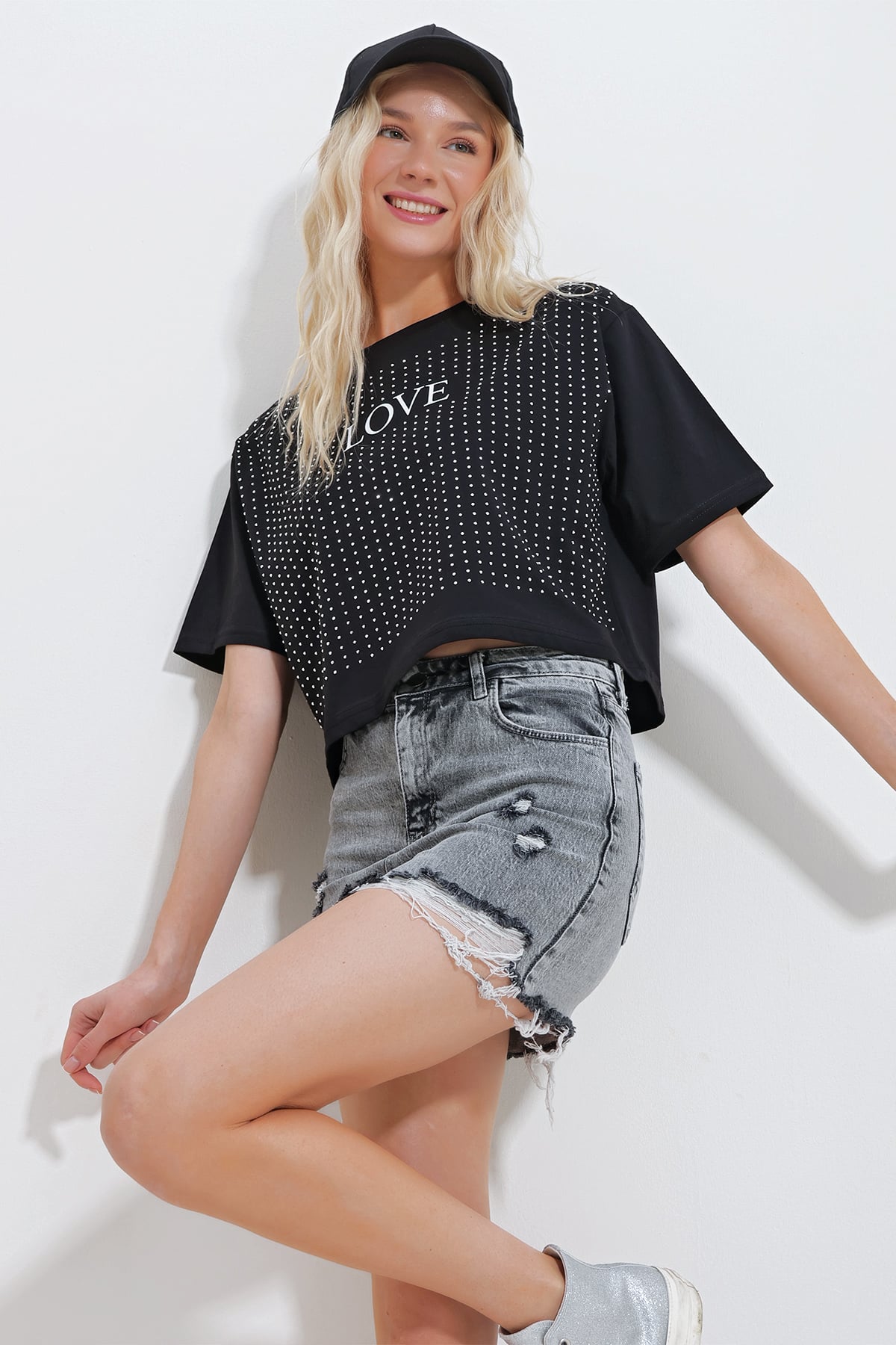 Bisiklet Yaka Love Baskılı Taşlı Crop T-Shirt - SİYAH
