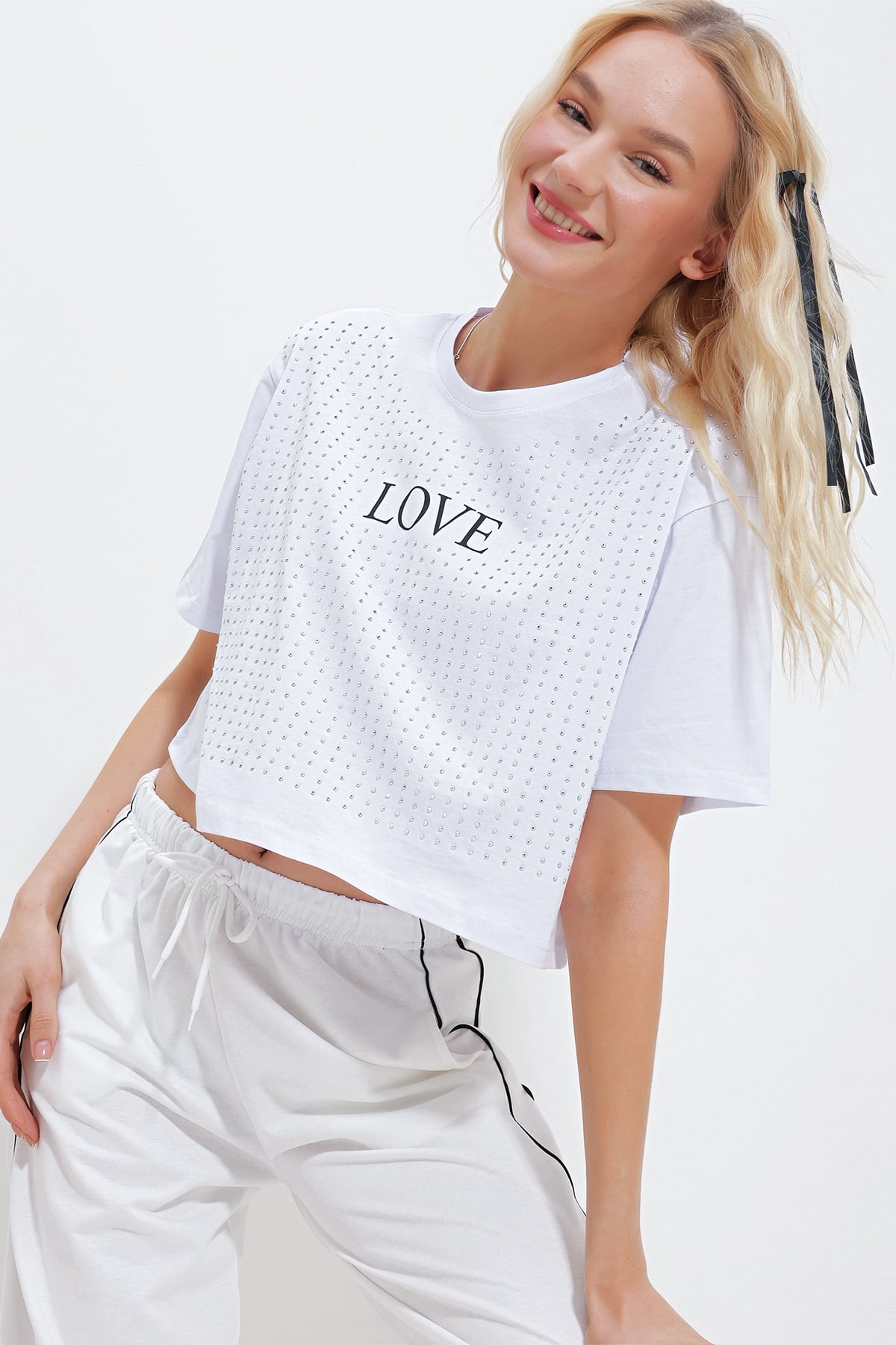 Bisiklet Yaka Love Baskılı Taşlı Crop T-Shirt - Beyaz