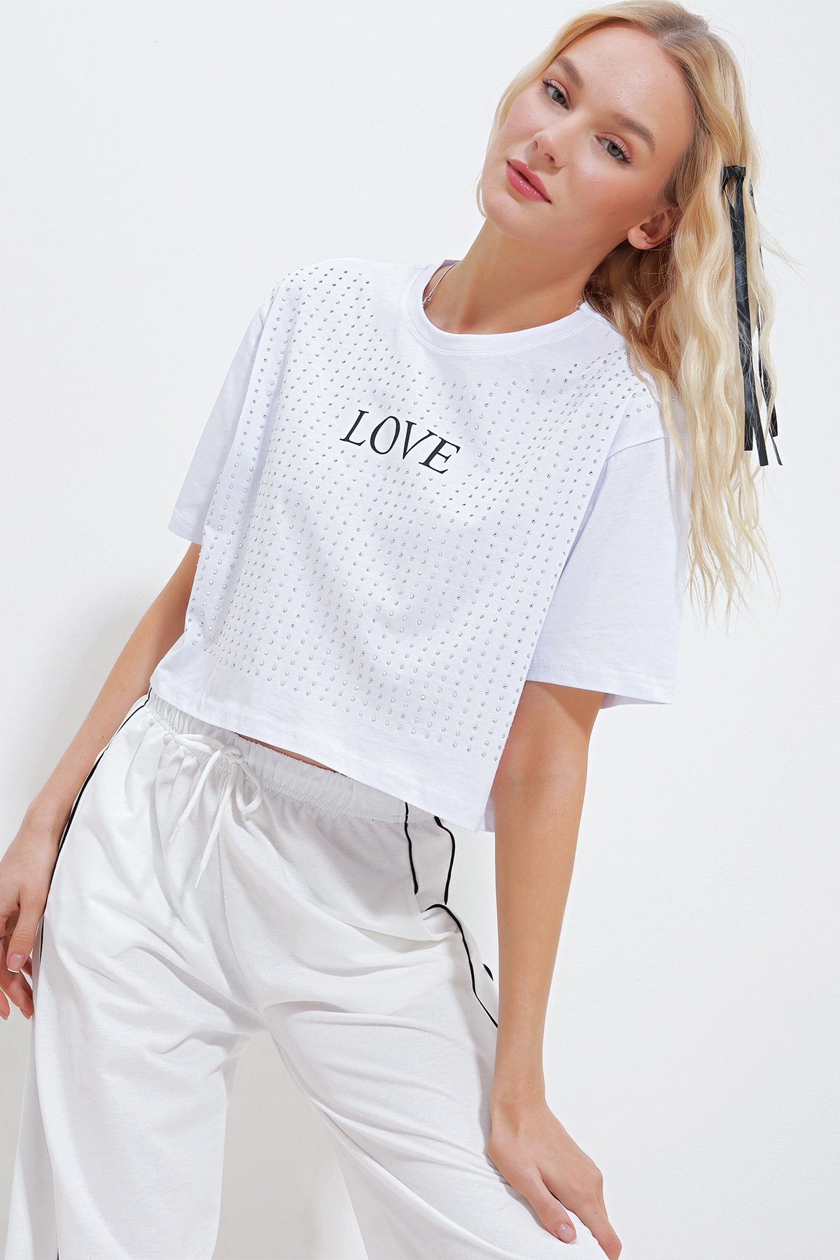 Bisiklet Yaka Love Baskılı Taşlı Crop T-Shirt - Beyaz