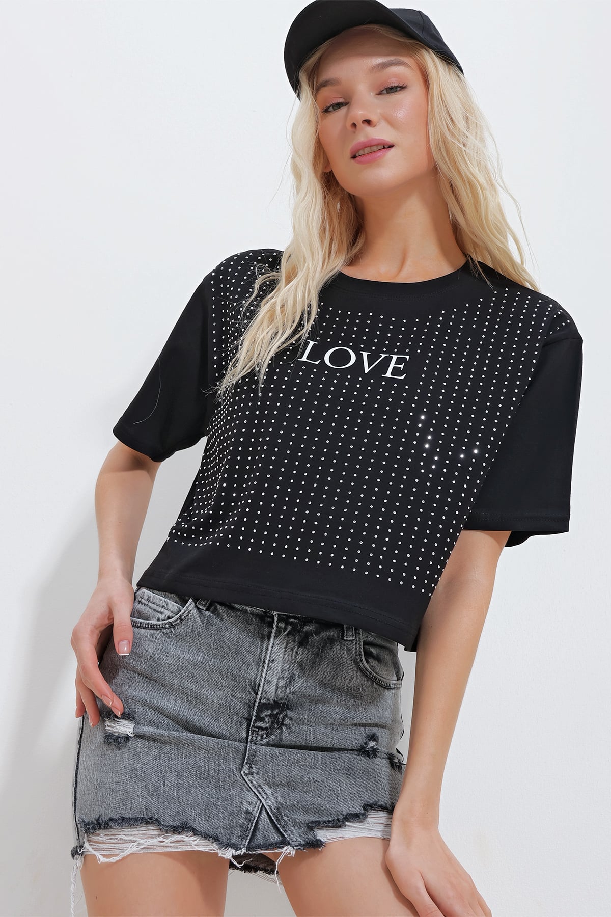 Bisiklet Yaka Love Baskılı Taşlı Crop T-Shirt - SİYAH