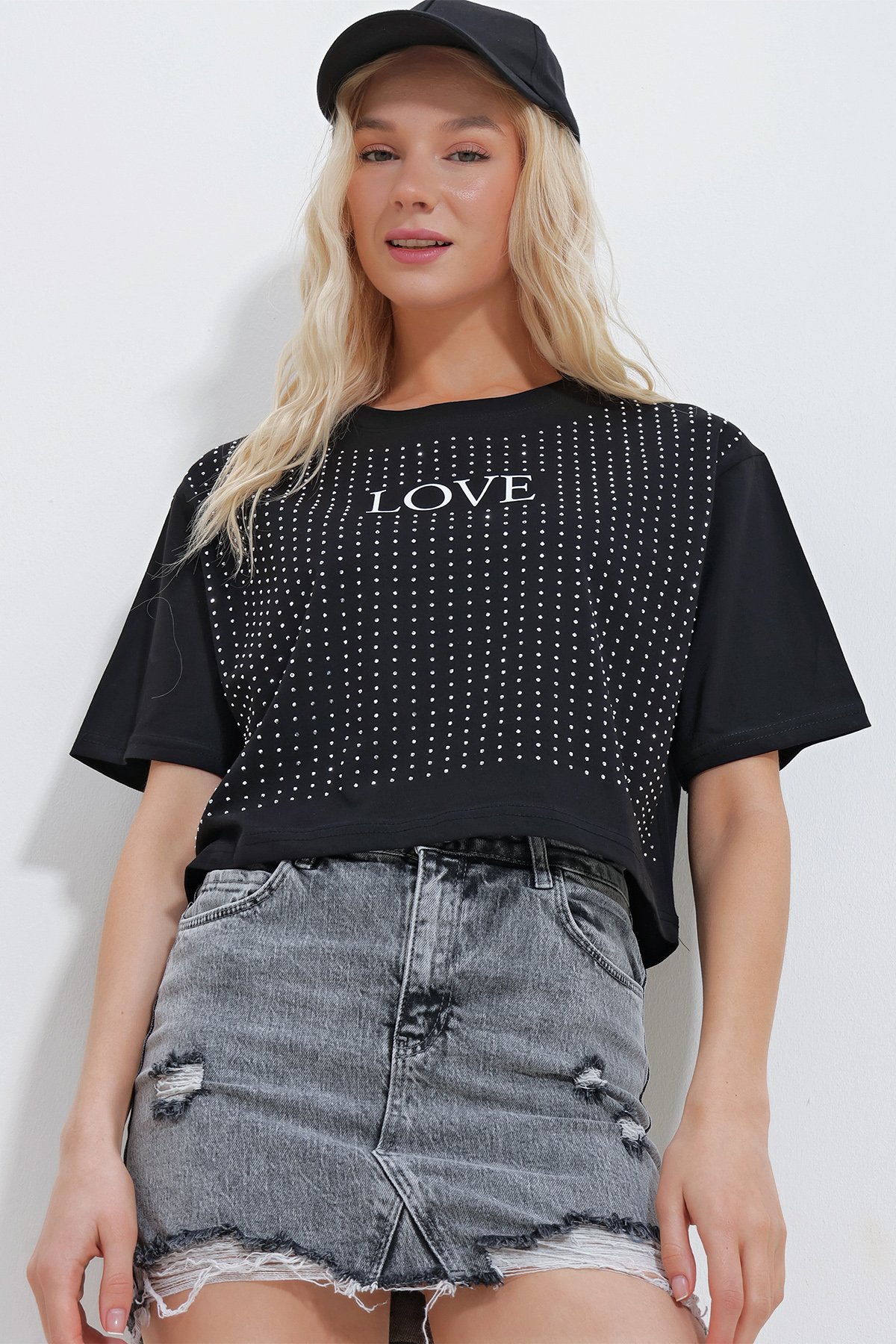 Bisiklet Yaka Love Baskılı Taşlı Crop T-Shirt - SİYAH