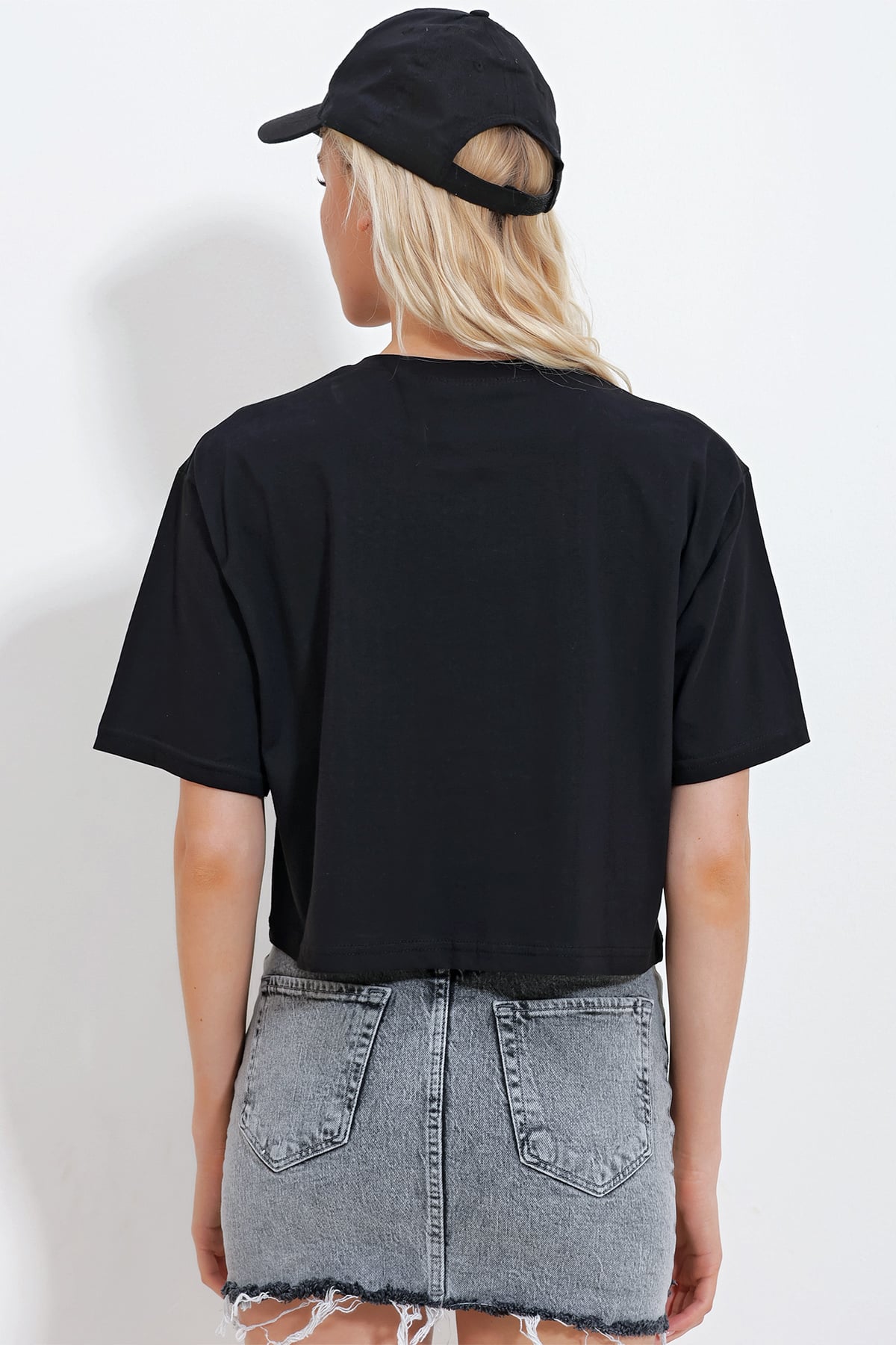 Bisiklet Yaka Love Baskılı Taşlı Crop T-Shirt - SİYAH
