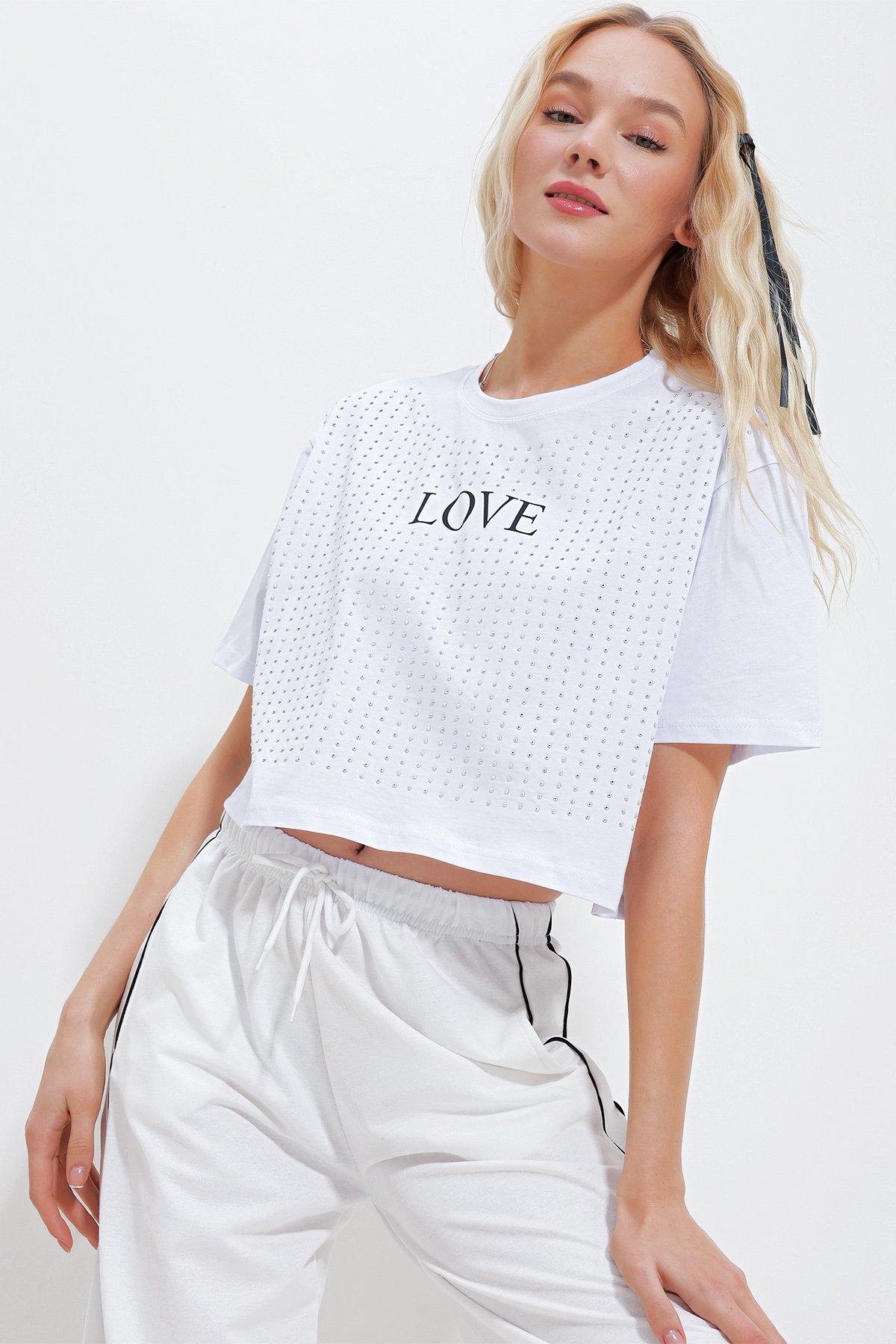 Bisiklet Yaka Love Baskılı Taşlı Crop T-Shirt - Beyaz
