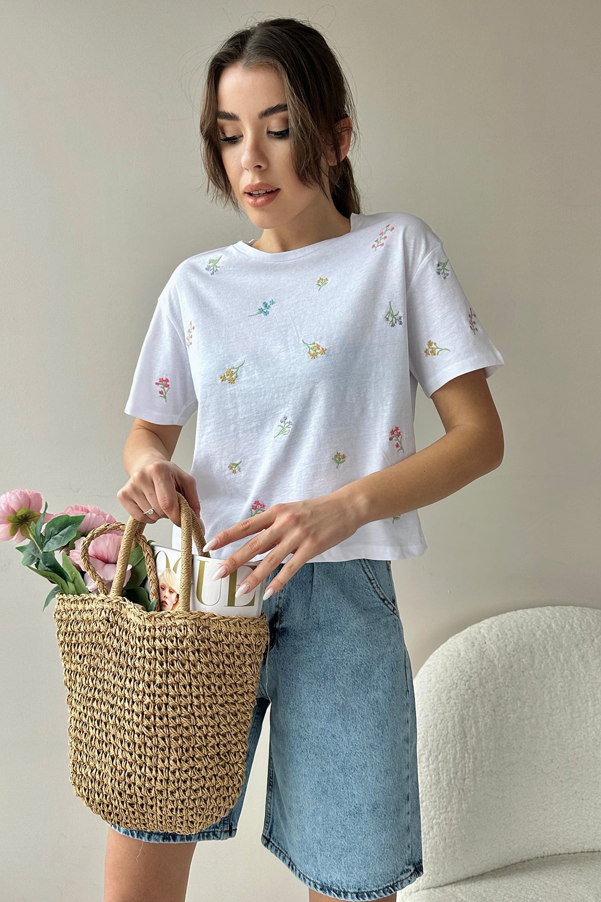 Bisiklet Yaka Nakış İşlemeli Pamuk Crop %100 Pamuk T-Shirt - Beyaz