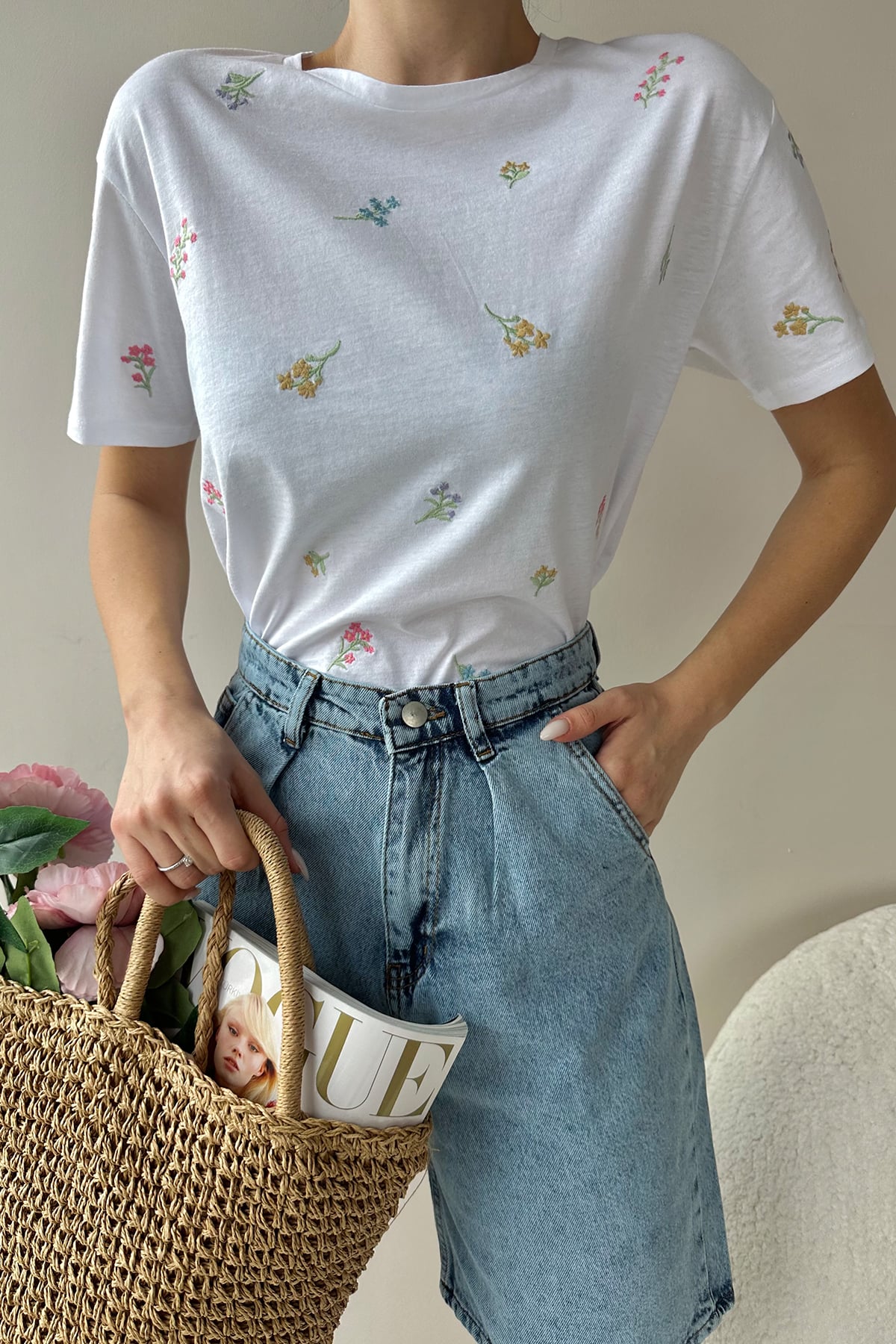 Bisiklet Yaka Nakış İşlemeli Pamuk Crop %100 Pamuk T-Shirt - Beyaz