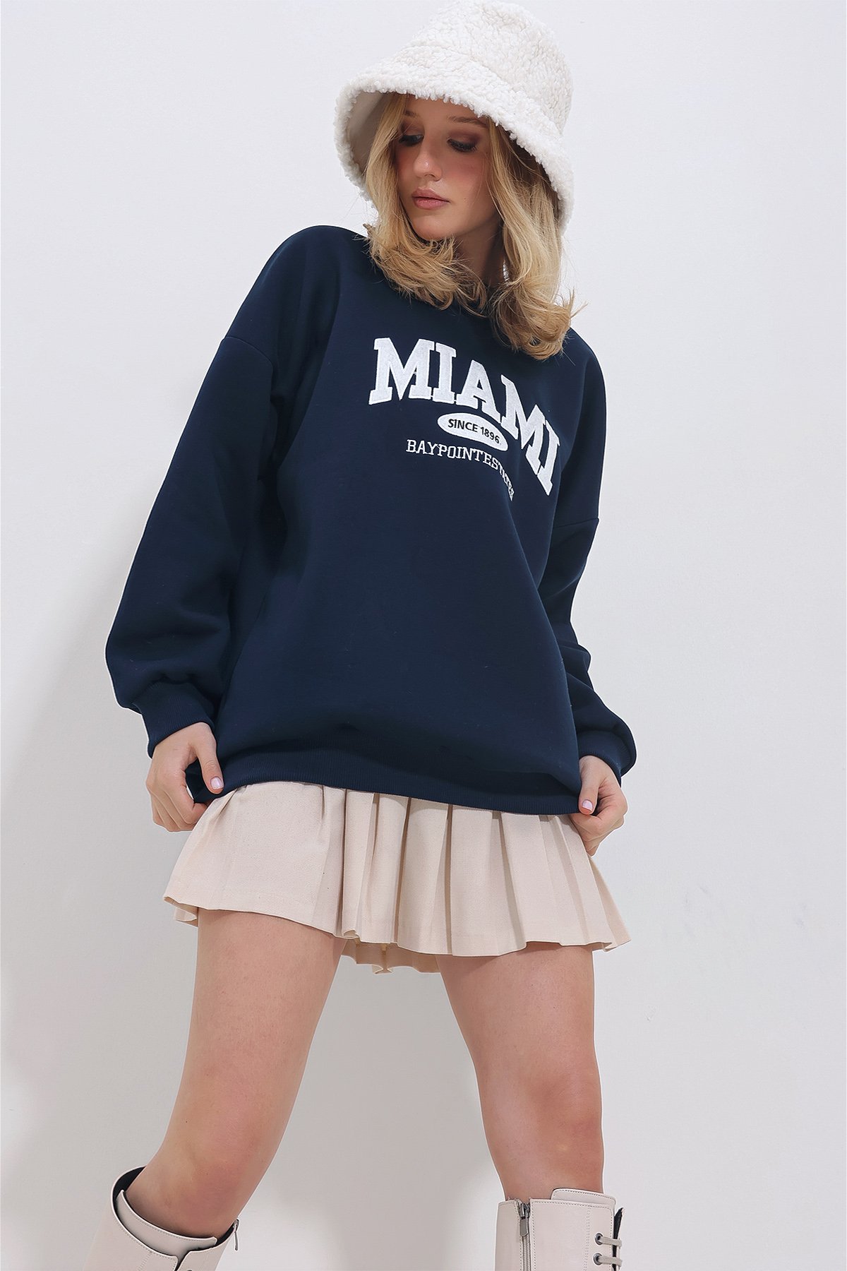 Bisiklet Yaka Nakışlı 3 İplik İçi Şardonlu Oversize Sweatshirt - Lacivert