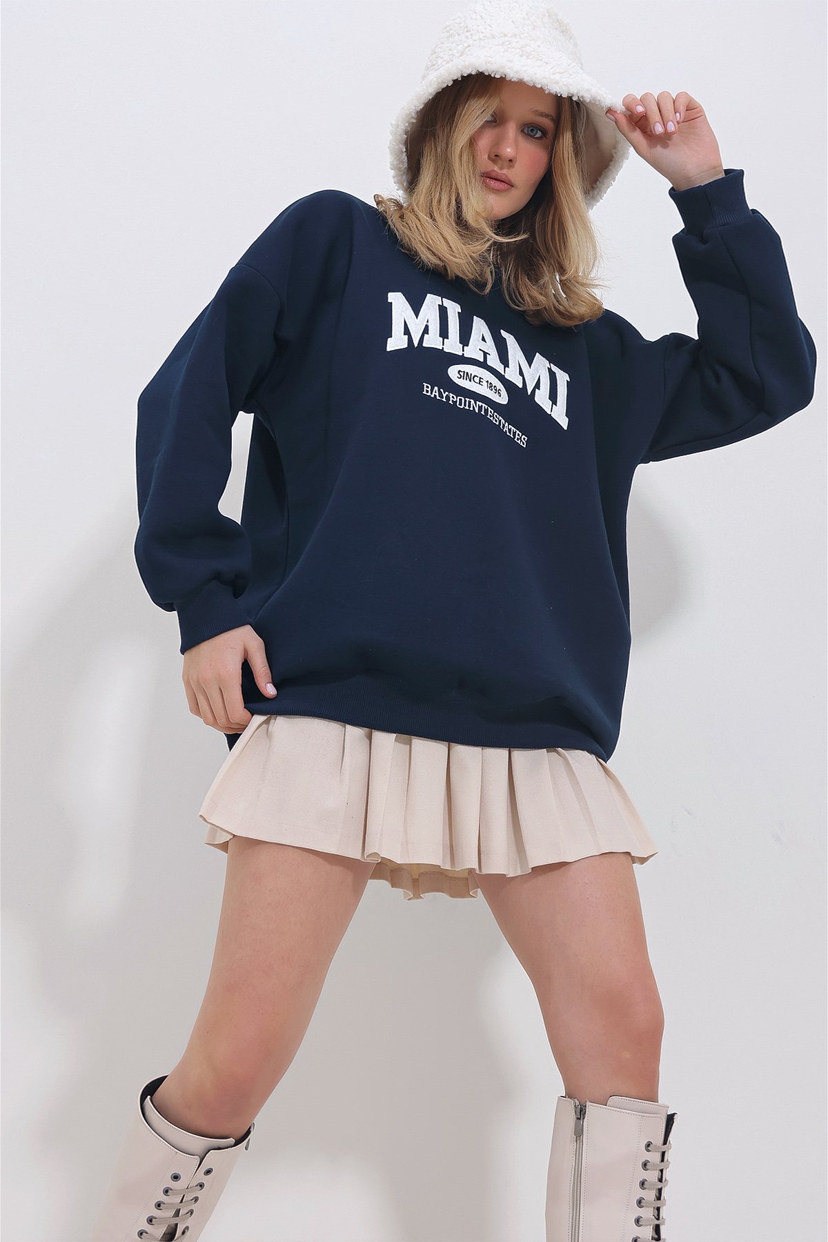 Bisiklet Yaka Nakışlı 3 İplik İçi Şardonlu Oversize Sweatshirt - Lacivert