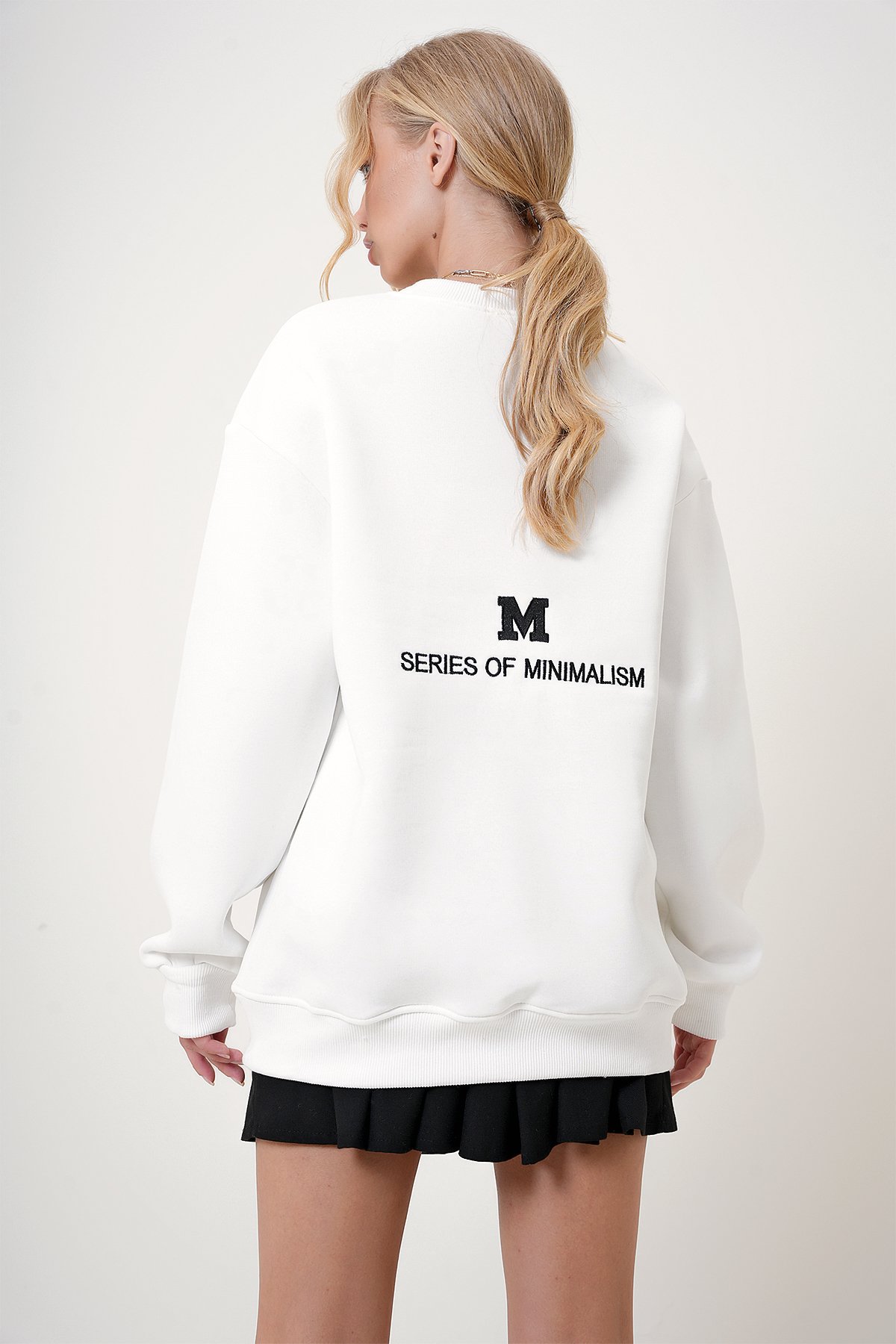 Bisiklet Yaka Nakışlı İçi Şardonlu Oversize Sweatshirt - Beyaz