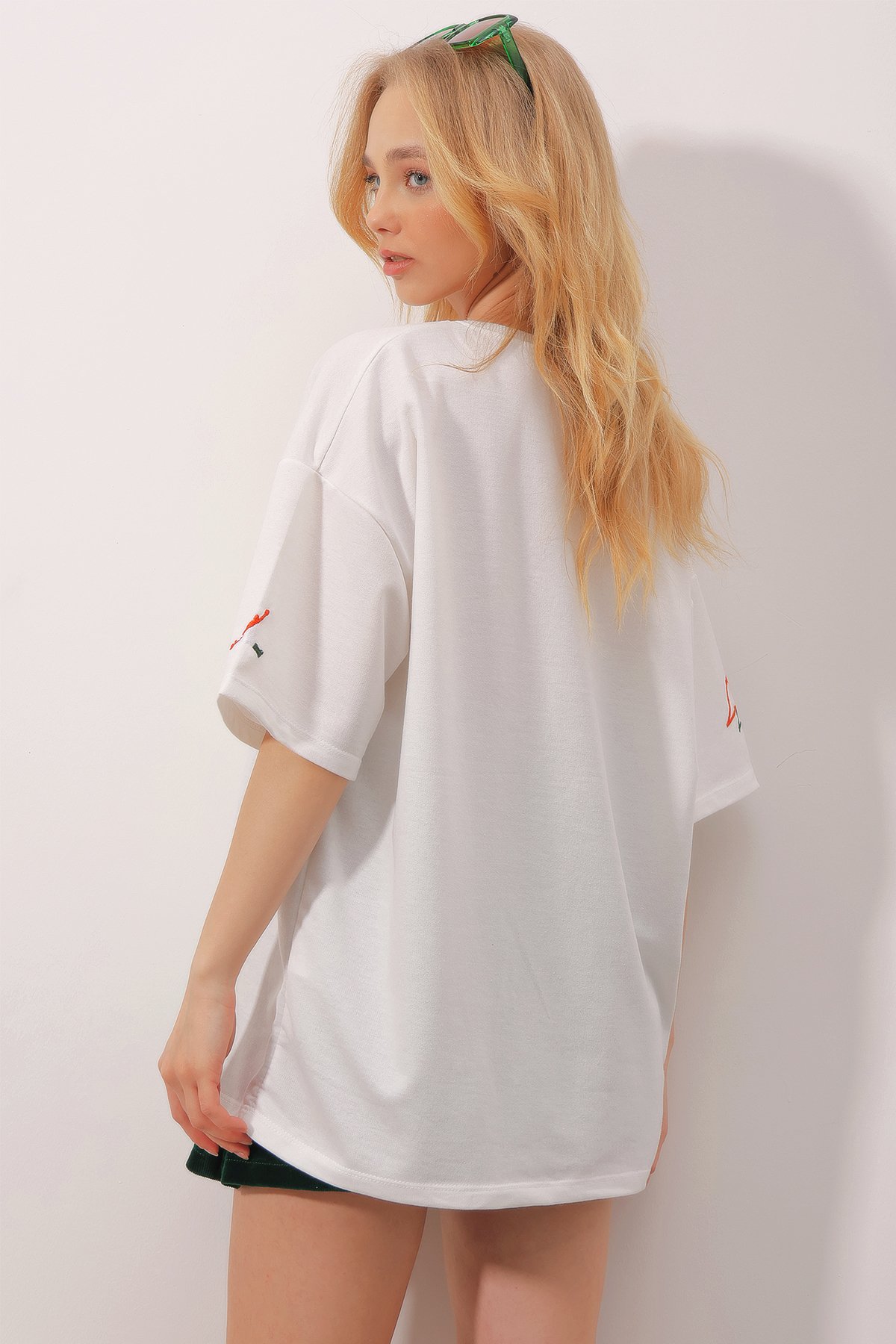 Bisiklet Yaka Nakışlı İki İplik Unisex Oversize T-Shirt - Beyaz