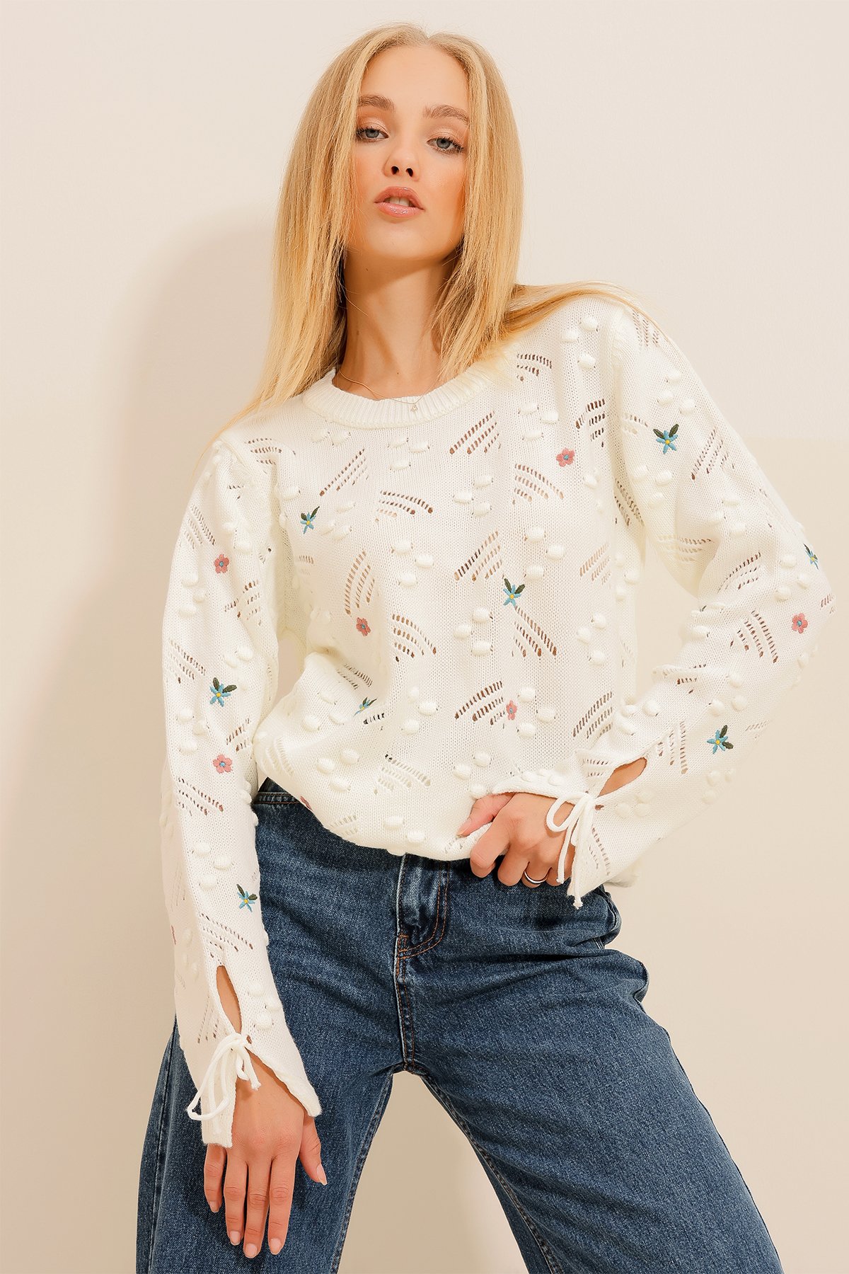 Bisiklet Yaka Nakışlı Triko Kazak - Ekru