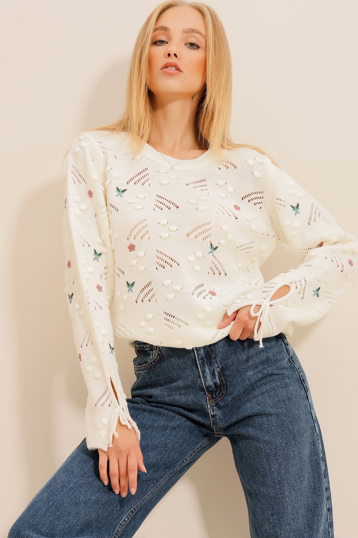 Bisiklet Yaka Nakışlı Triko Kazak - Ekru