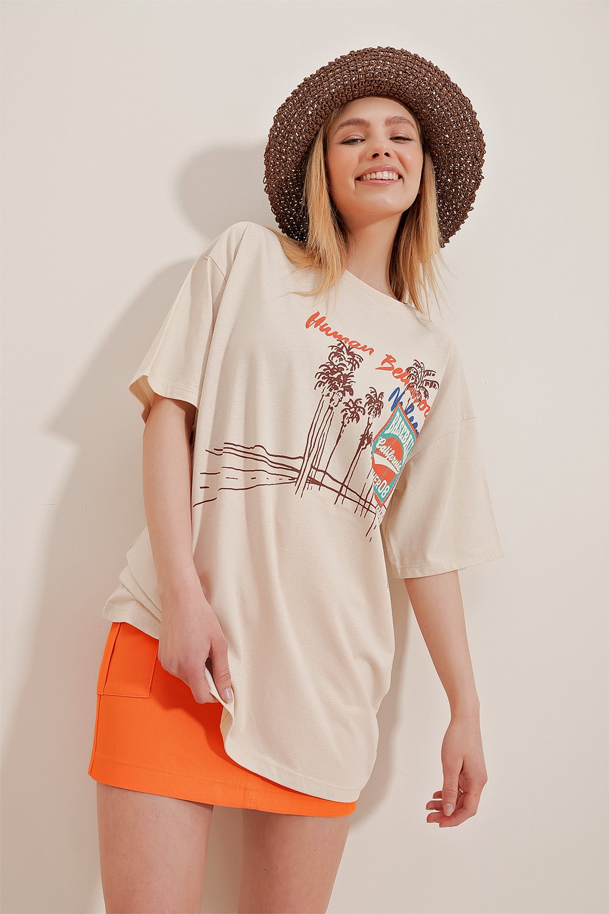 Bisiklet Yaka Ön Arka Baskılı Oversize T-Shirt - Bej