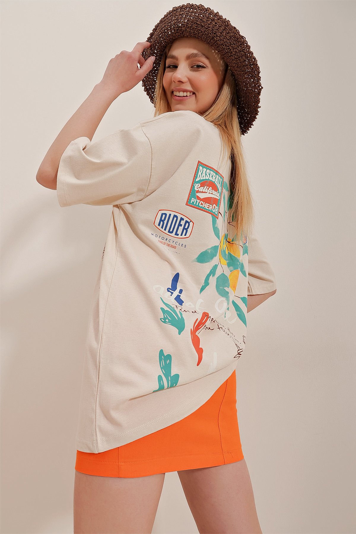 Bisiklet Yaka Ön Arka Baskılı Oversize T-Shirt - Bej