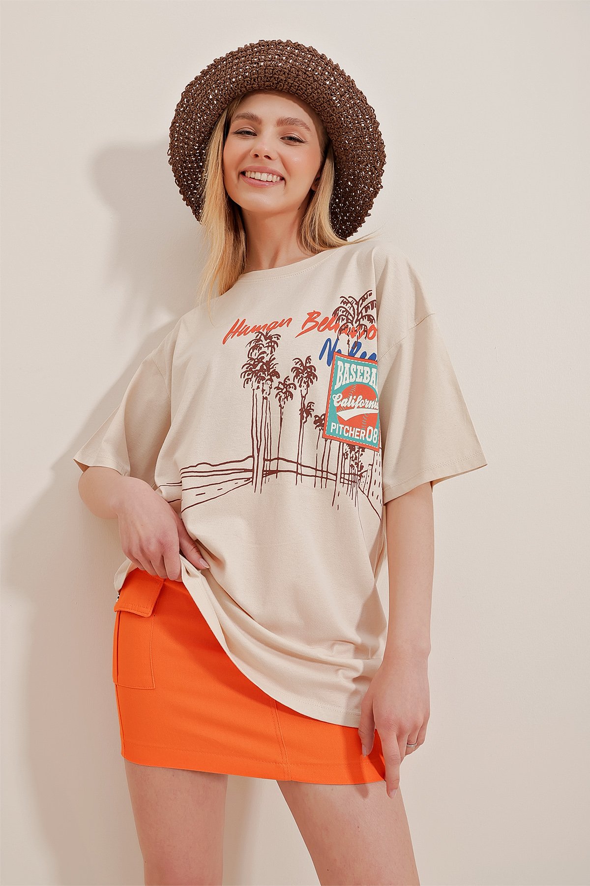 Bisiklet Yaka Ön Arka Baskılı Oversize T-Shirt - Bej