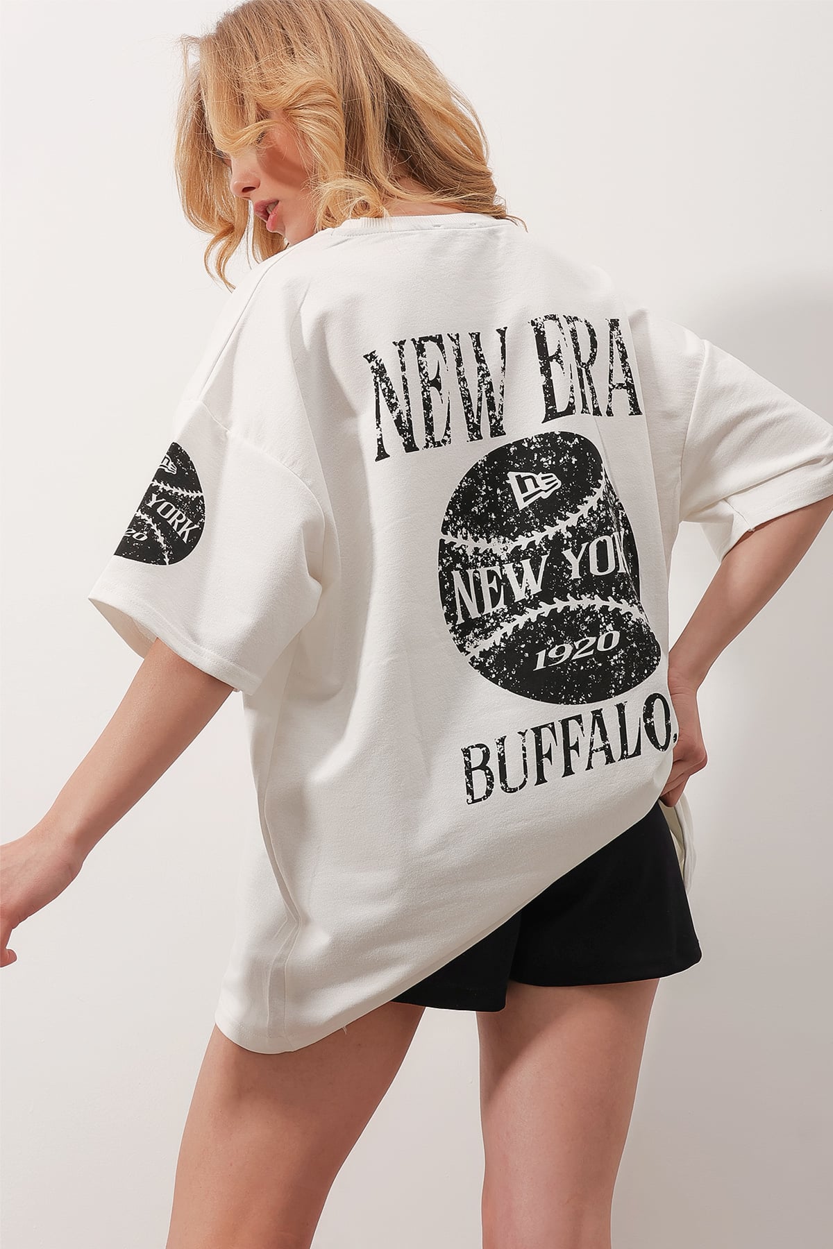 Bisiklet Yaka Ön Ve Arka Dijital Baskılı İki İplik Unisex Oversize T-Shirt - Beyaz