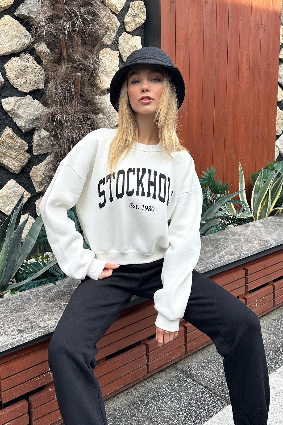 Bisiklet Yaka Önü Baskılı 3 İplik Şardonlu Crop Sweatshirt - Ekru