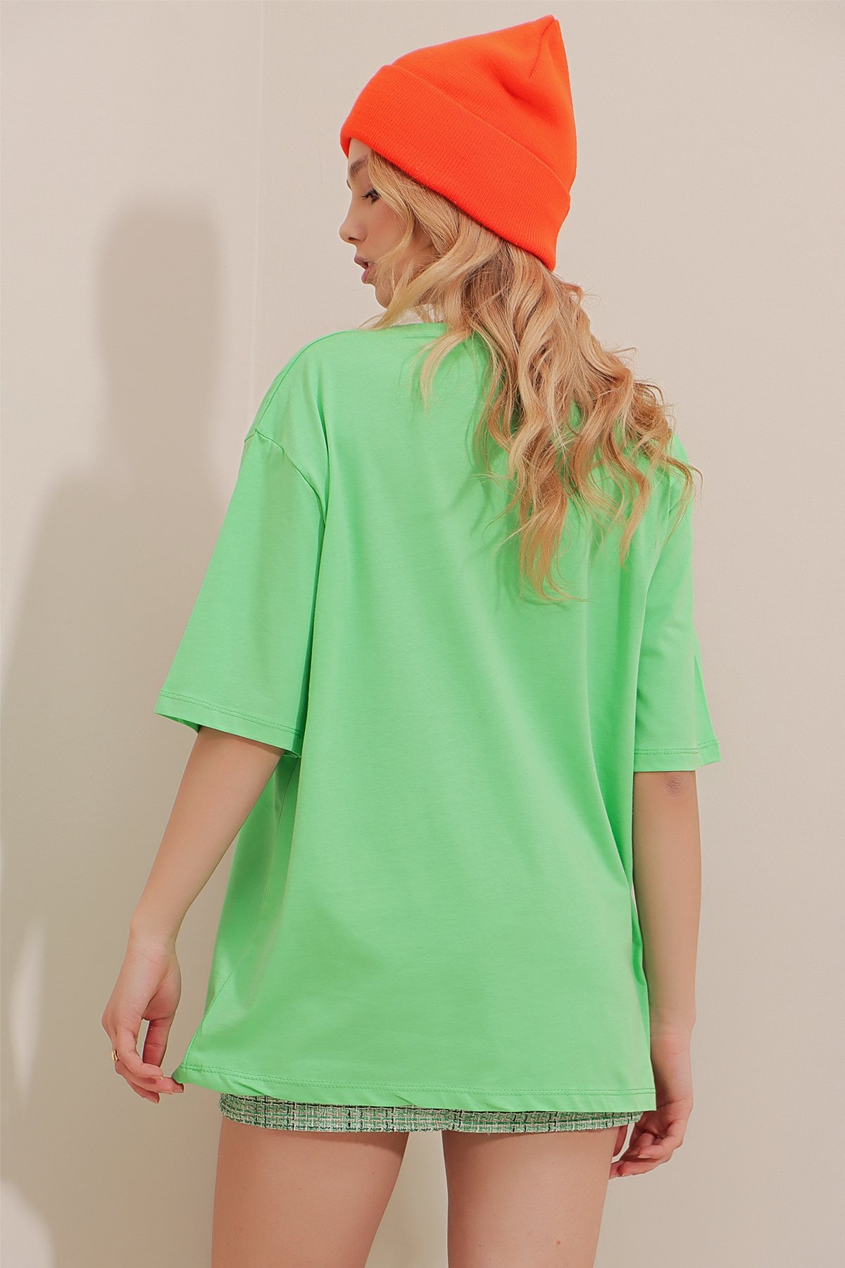 Bisiklet Yaka Önü Baskılı Oversize T-Shirt - Elma Yeşili
