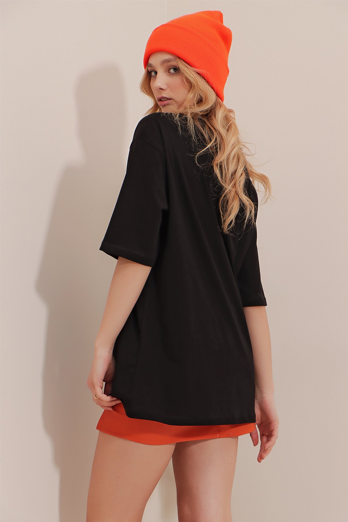 Bisiklet Yaka Önü Baskılı Oversize T-Shirt - Siyah