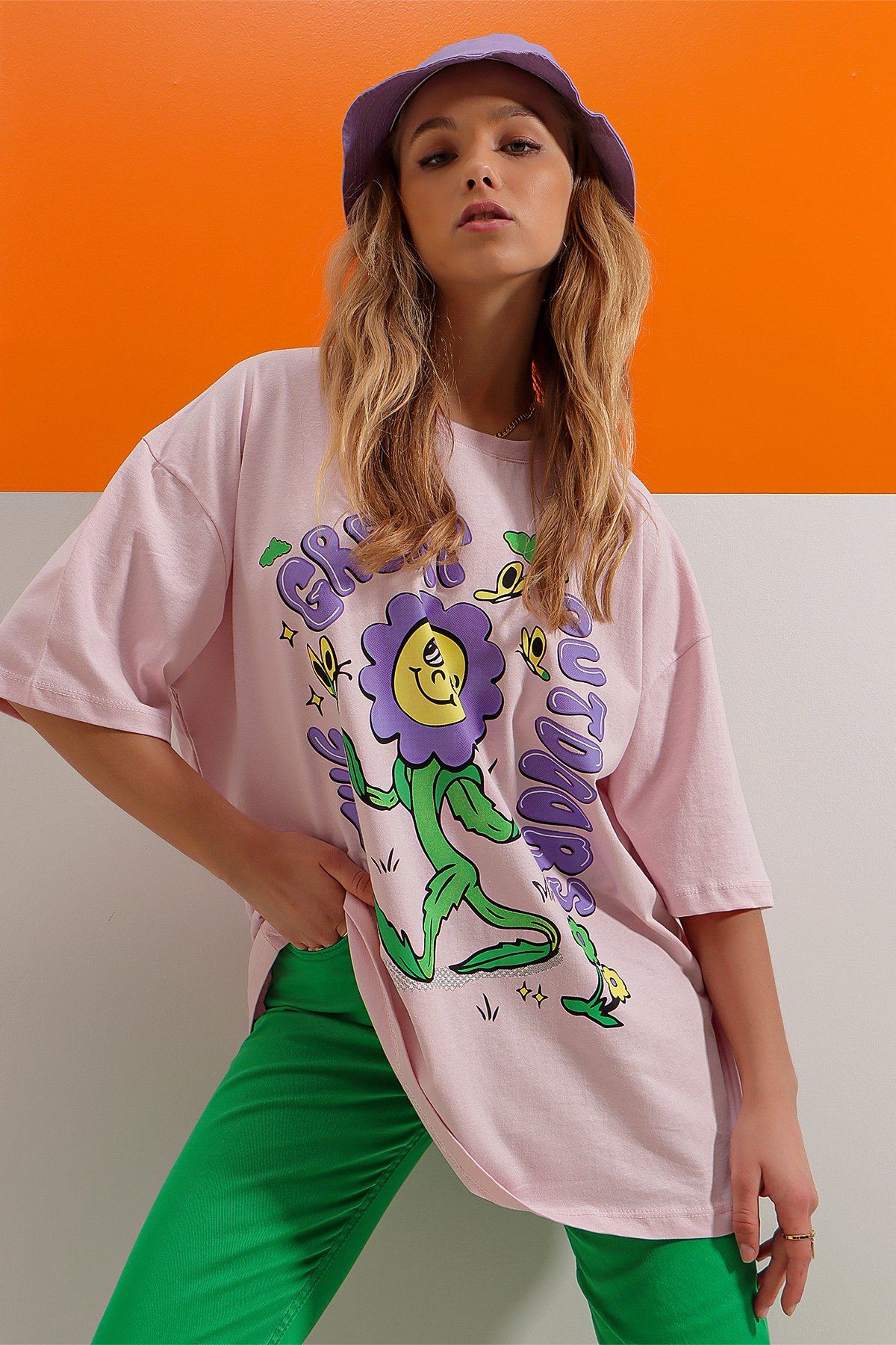 Bisiklet Yaka Önü Çiçek Baskılı Oversize T-Shırt - Pembe