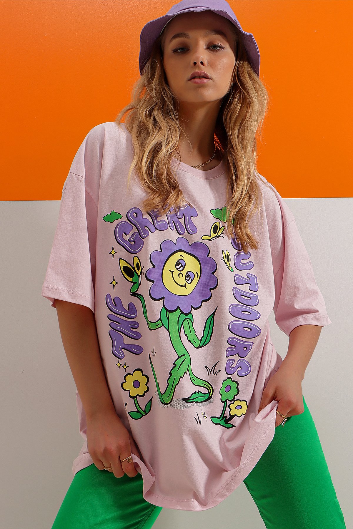 Bisiklet Yaka Önü Çiçek Baskılı Oversize T-Shırt - Pembe