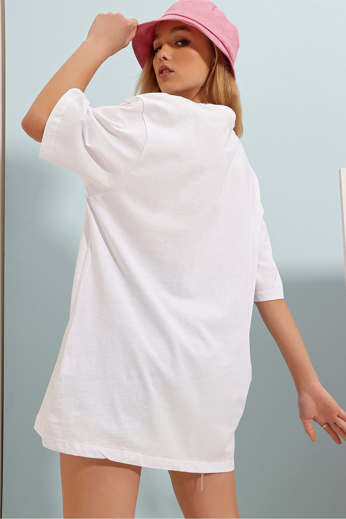 Bisiklet Yaka Önü Dijital Baskılı %100 Pamuk Kolej T-Shirt - Beyaz
