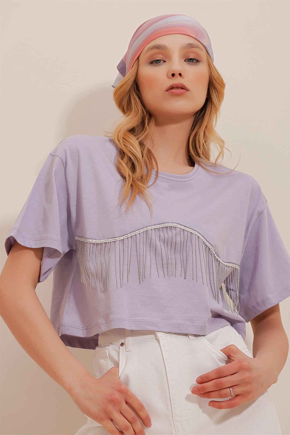 Bisiklet Yaka Önü Püsküllü Pamuk Crop T-Shirt - LİLA