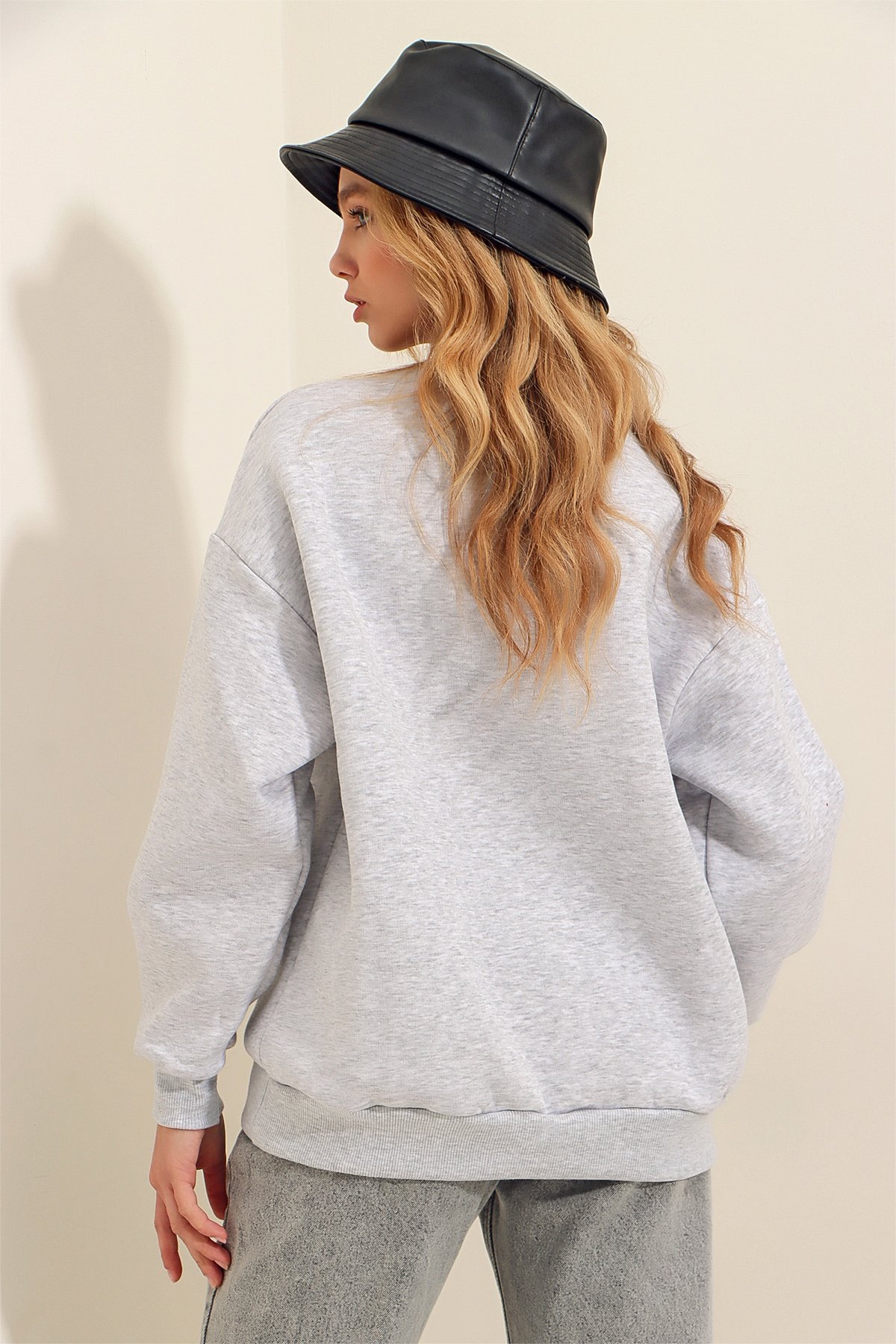 Bisiklet Yaka Önü Süzene Nakışlı İçi Polarlı Kışlık Sweatshirt - Grimelanj