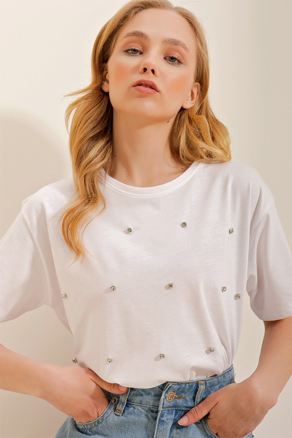 Bisiklet Yaka Önü Taşlı Pamuk T-Shirt - Beyaz