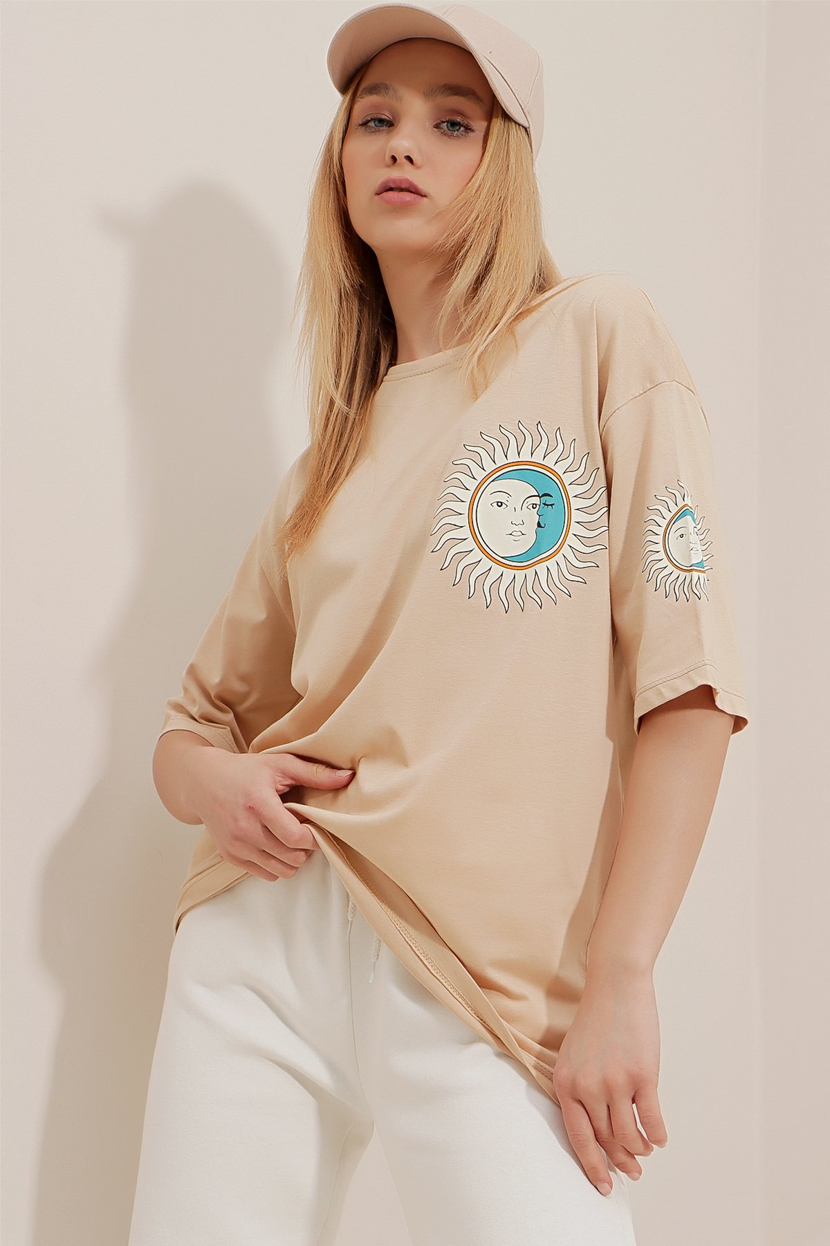 Bisiklet Yaka Önü Ve Arkası Baskılı Oversize Unisex T-Shirt - Bej