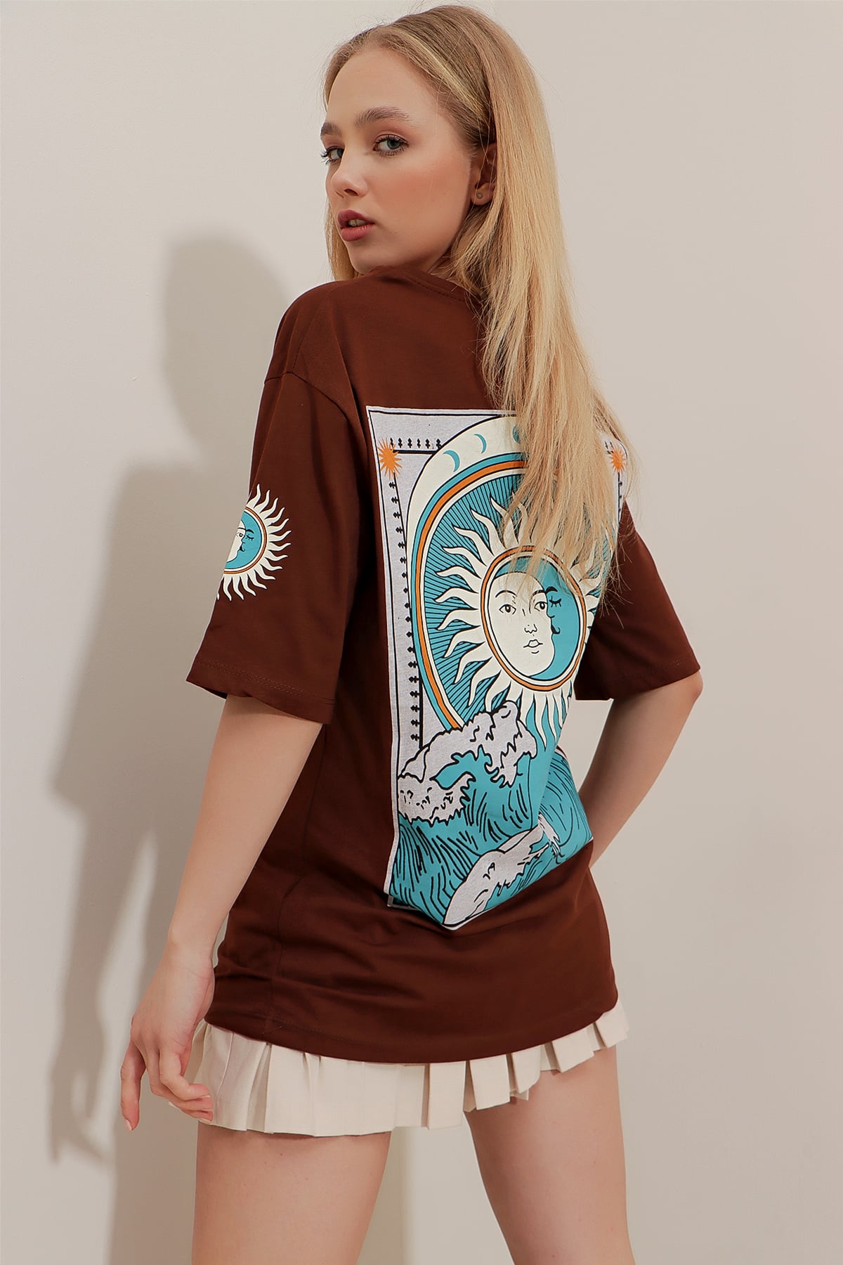 Bisiklet Yaka Önü Ve Arkası Baskılı Oversize Unisex T-Shirt - Kahverengi