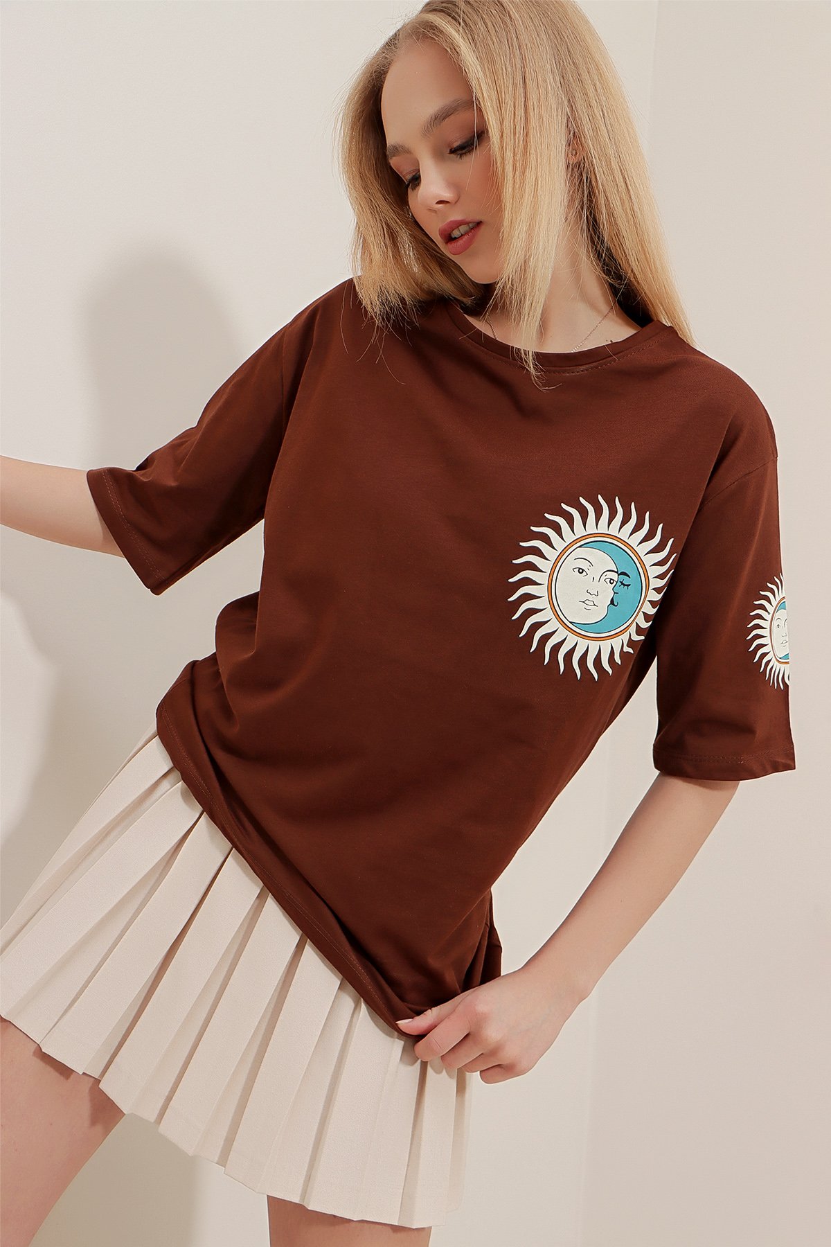Bisiklet Yaka Önü Ve Arkası Baskılı Oversize Unisex T-Shirt - Kahverengi